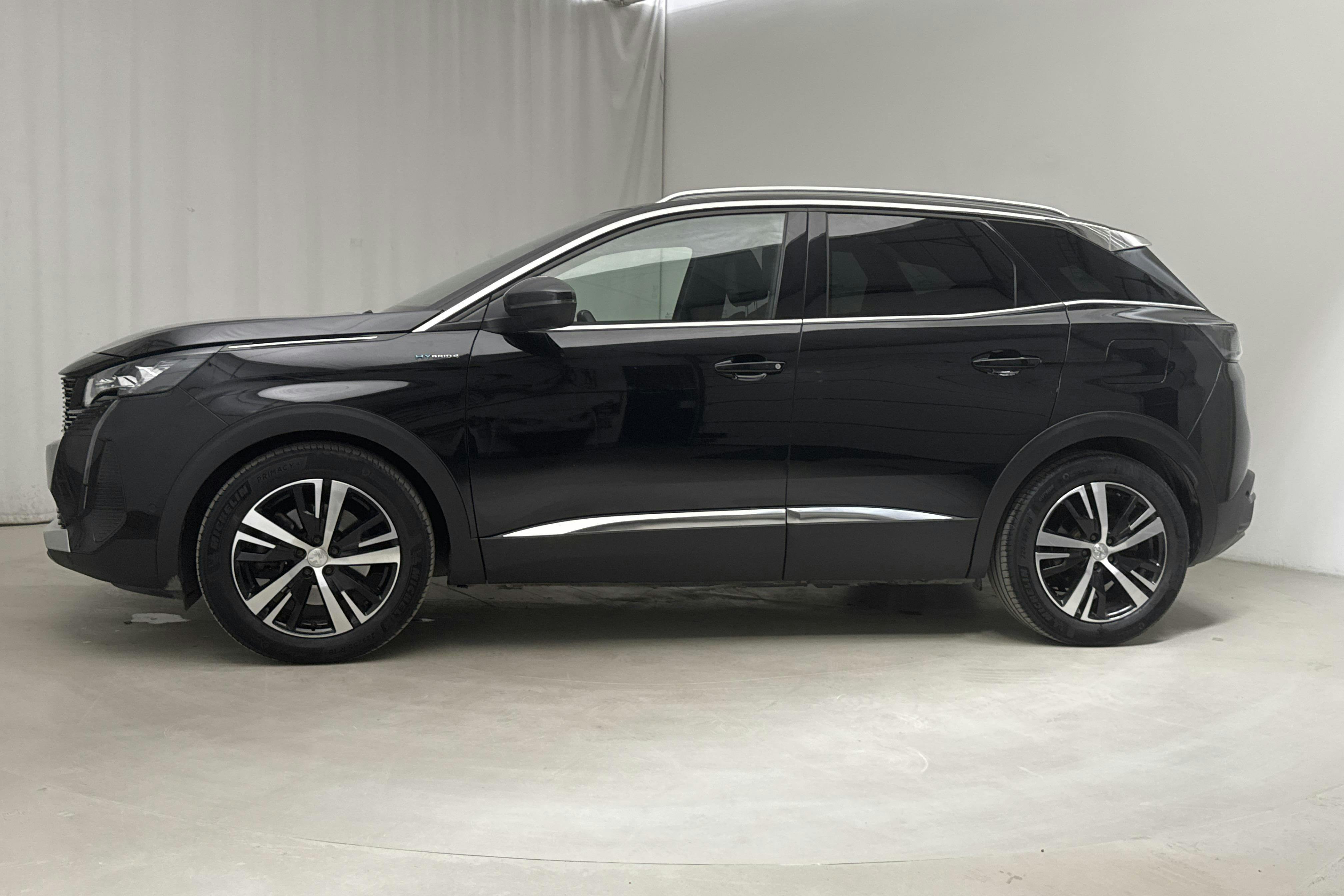 Peugeot 3008 1.6 Plug-in Hybrid 4 (300hk) - 6 712 mil - Automat - svart - 2021