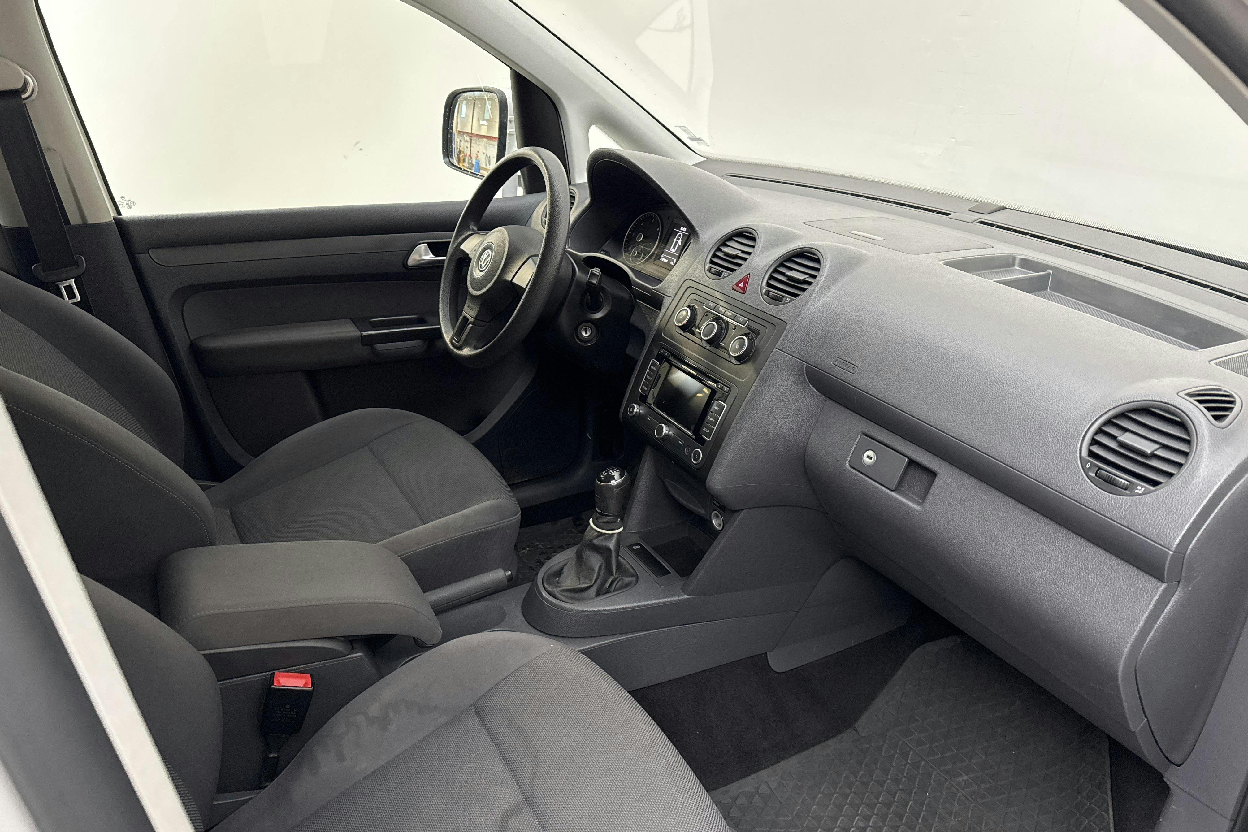VW Caddy Life 1.6 TDI (102hk) - 192 530 km - Manualna - biały - 2014