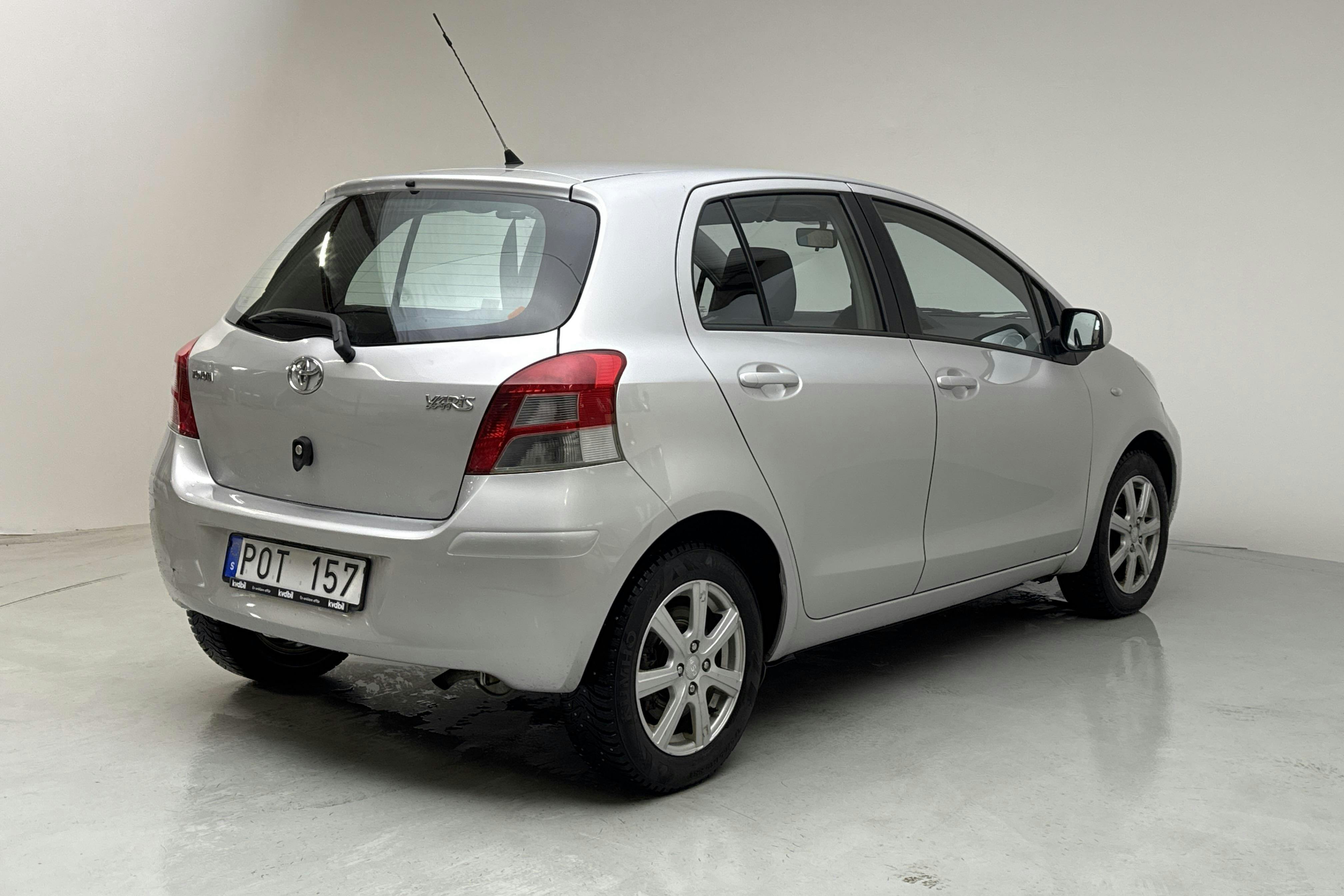 Toyota Yaris 1.0 5dr (69hk) - 238 020 km - Käsitsi - hõbe - 2010