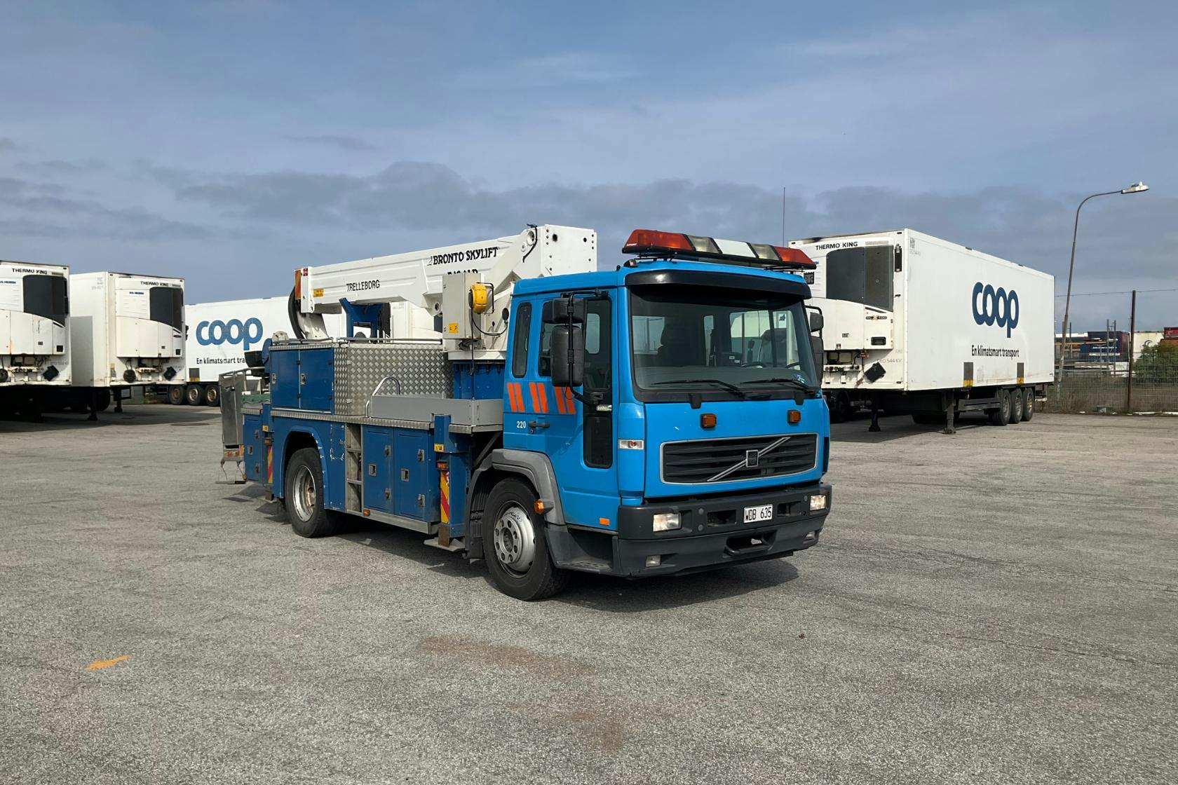 VOLVO FL6 Bronto skylift 16 - 200 220 km - Automaatne - sinine - 2004