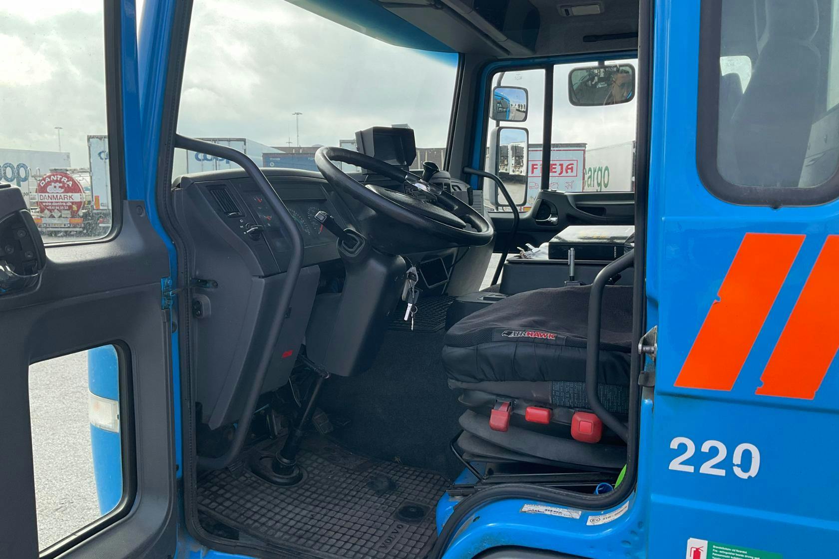 VOLVO FL6 Bronto skylift 16 - 200 220 km - Automaatne - sinine - 2004