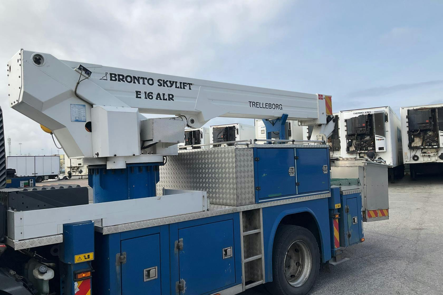 VOLVO FL6 Bronto skylift 16 - 200 220 km - Automaatne - sinine - 2004