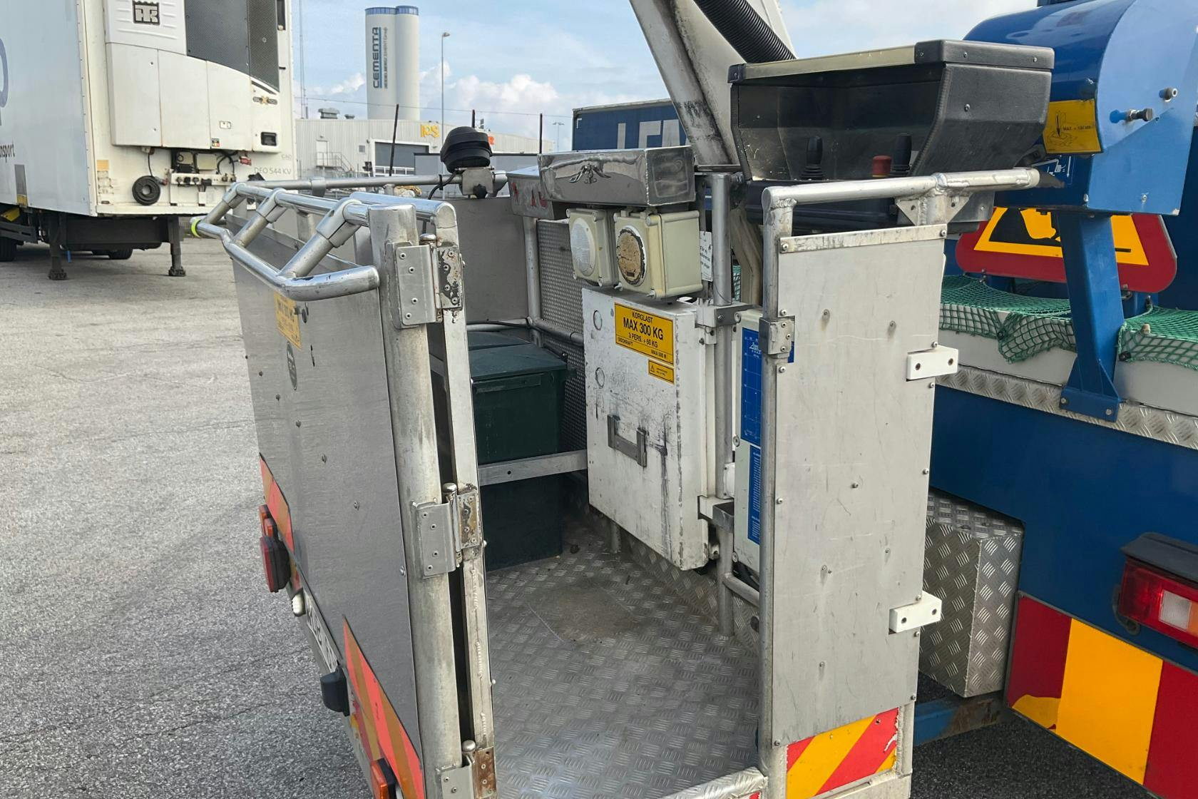 VOLVO FL6 Bronto skylift 16 - 200 220 km - Automaatne - sinine - 2004