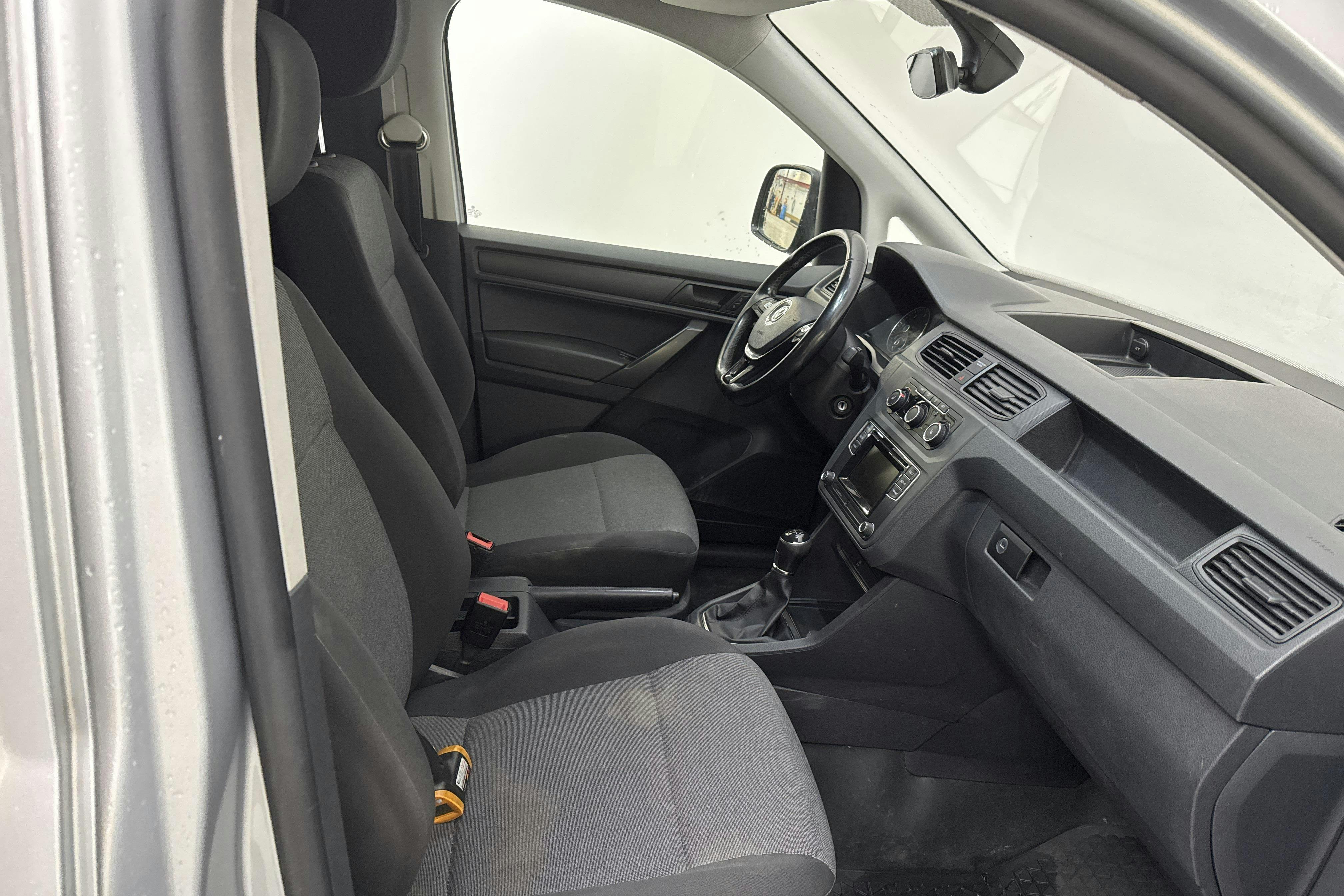 VW Caddy 2.0 TDI Maxi Skåp (102hk) - 143 320 km - Manuaalinen - hopea - 2018