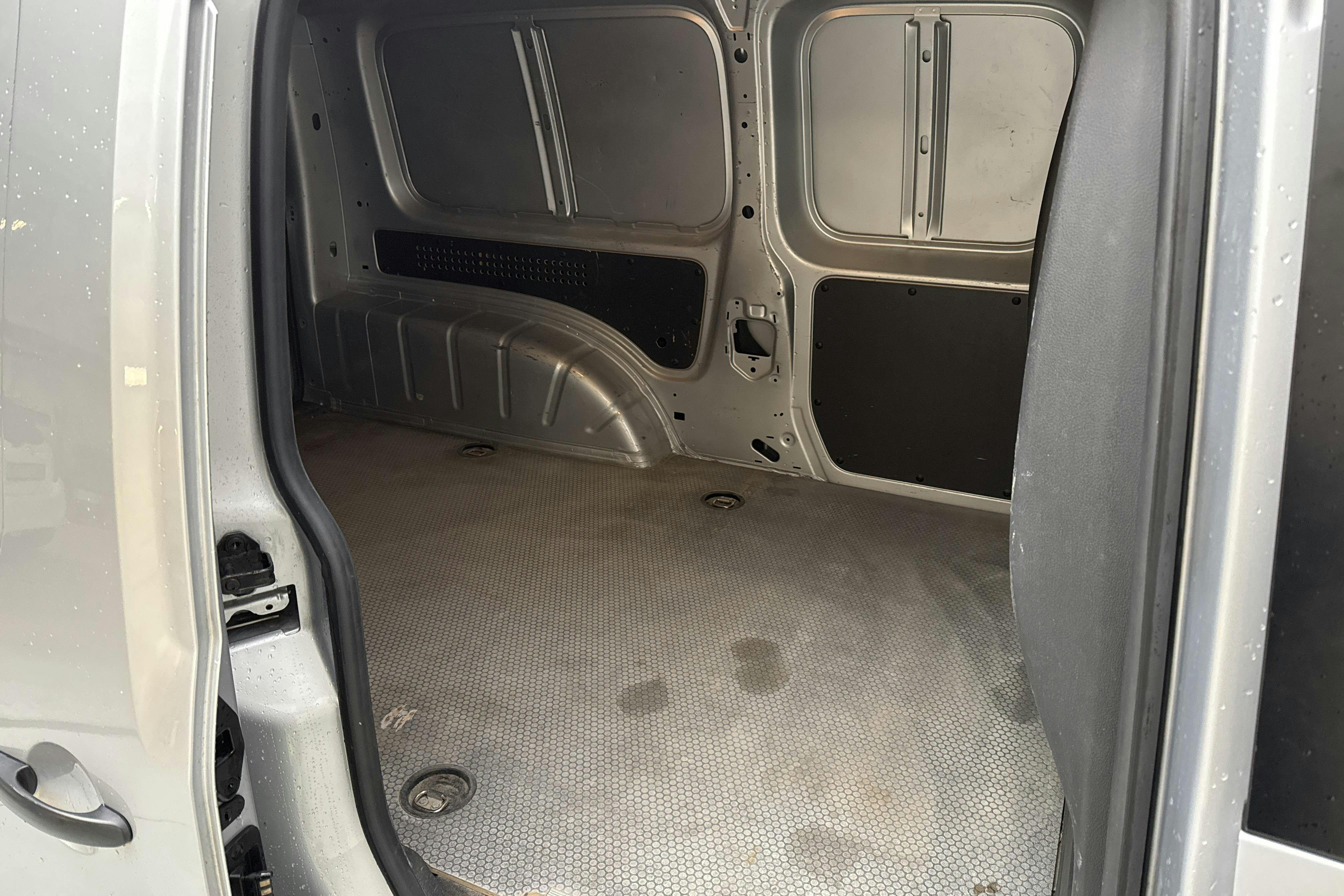 VW Caddy 2.0 TDI Maxi Skåp (102hk) - 143 320 km - Manuaalinen - hopea - 2018
