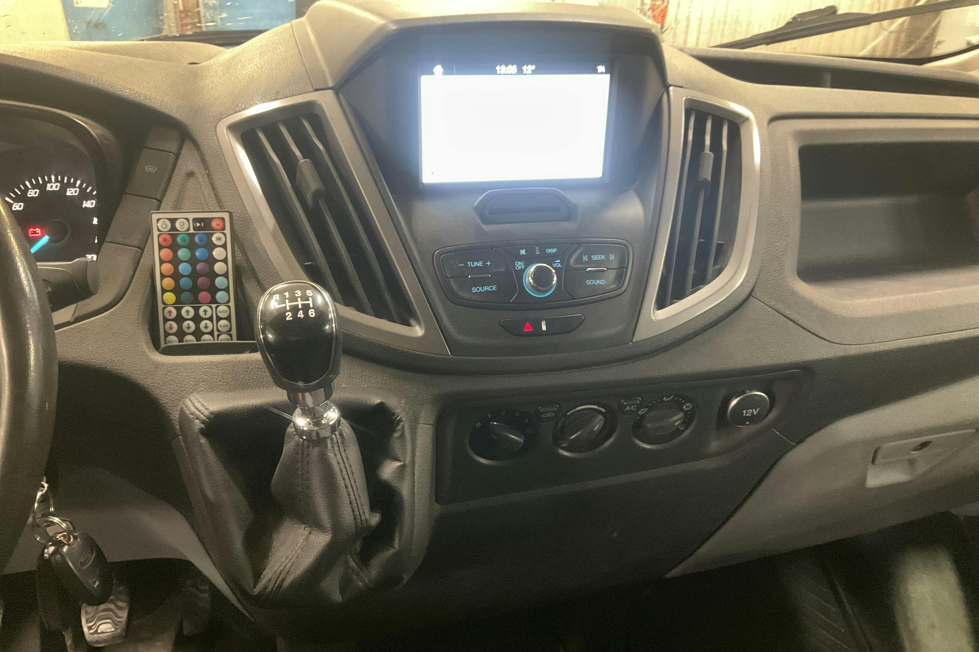 Ford Transit 350 2.0 TDCi 2WD Skåp (170hk) - 199 400 km - Manual - gray - 2018
