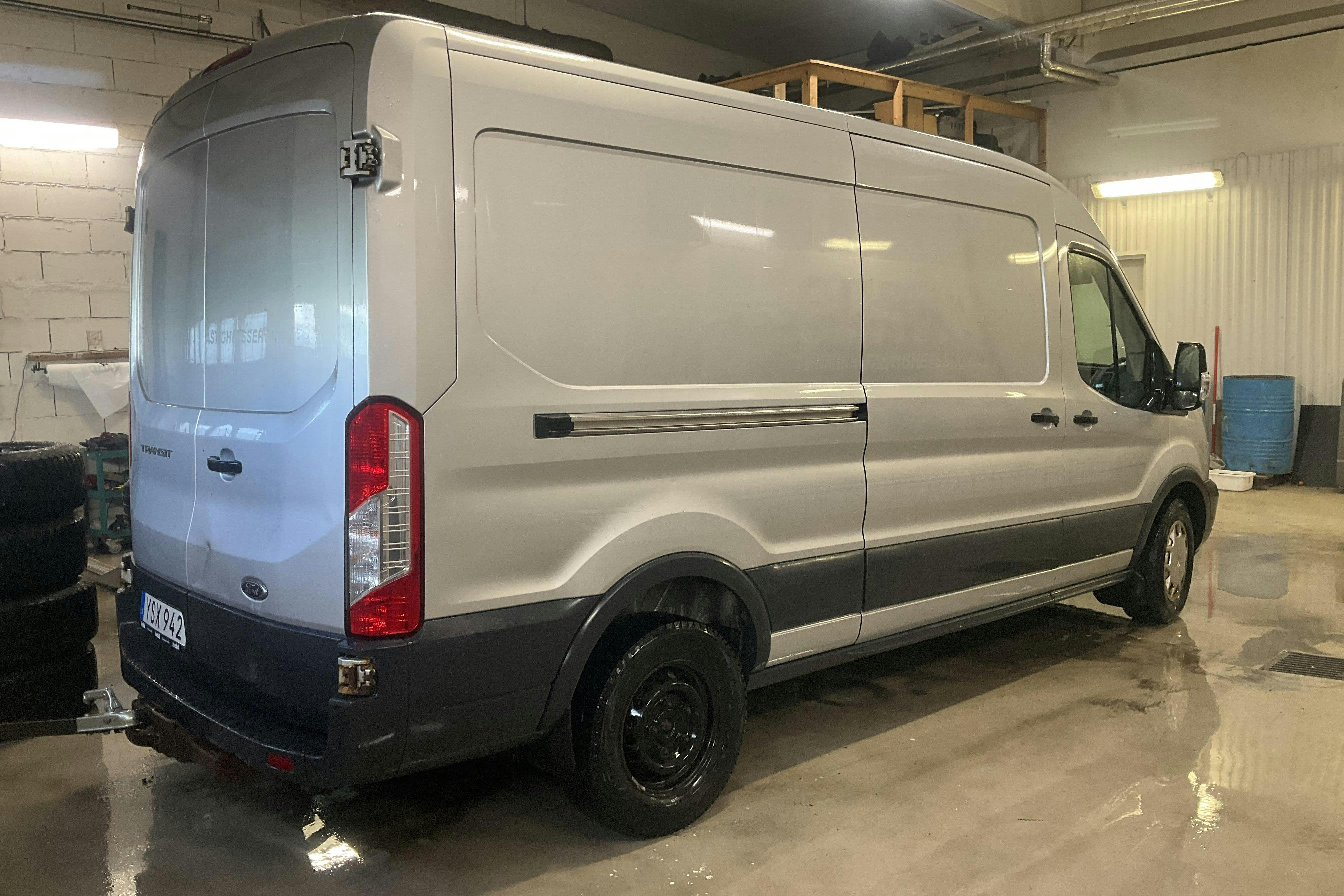Ford Transit 350 2.0 TDCi 2WD Skåp (170hk) - 199 400 km - Manual - gray - 2018