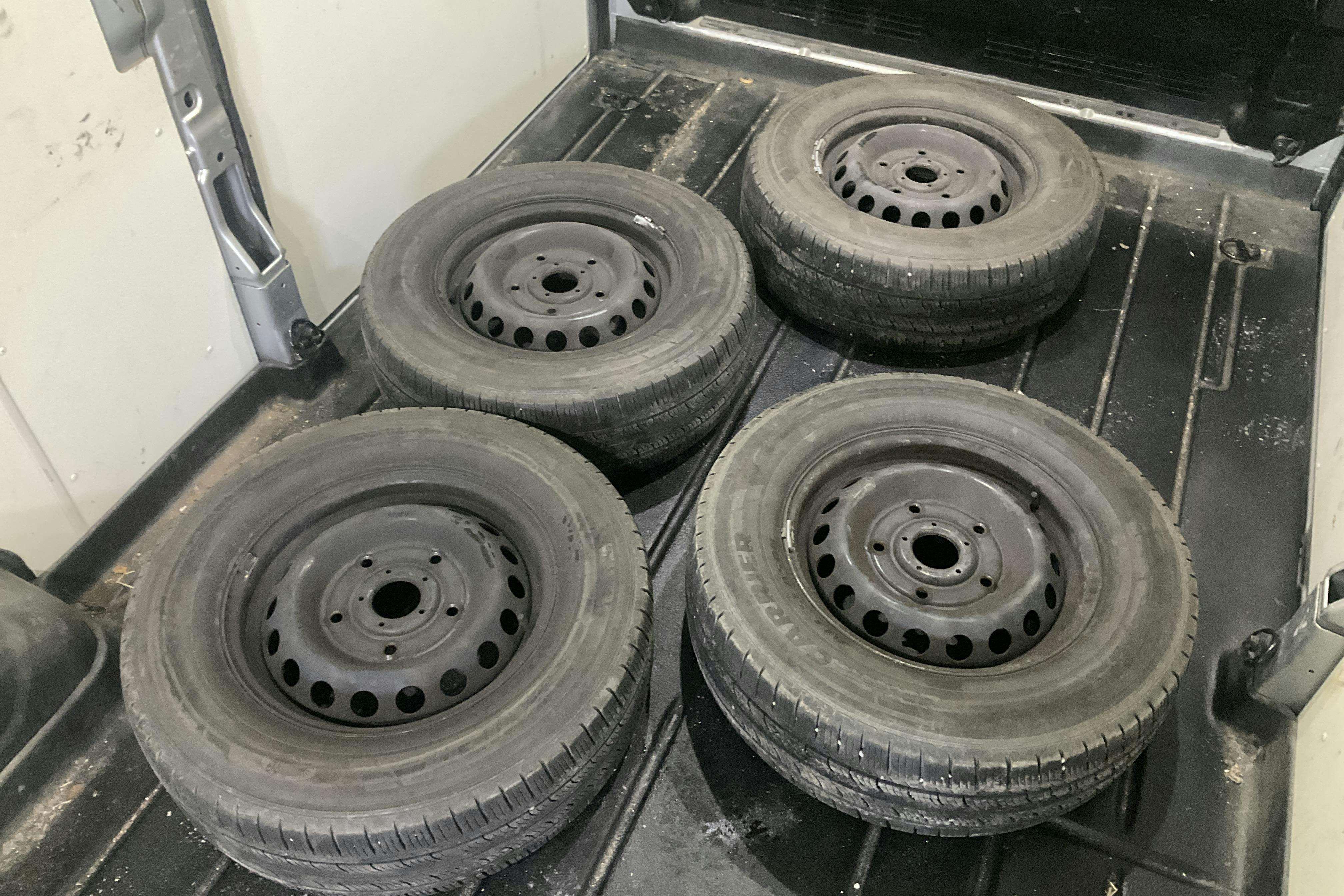 Ford Transit 350 2.0 TDCi 2WD Skåp (170hk) - 199 400 km - Manual - gray - 2018