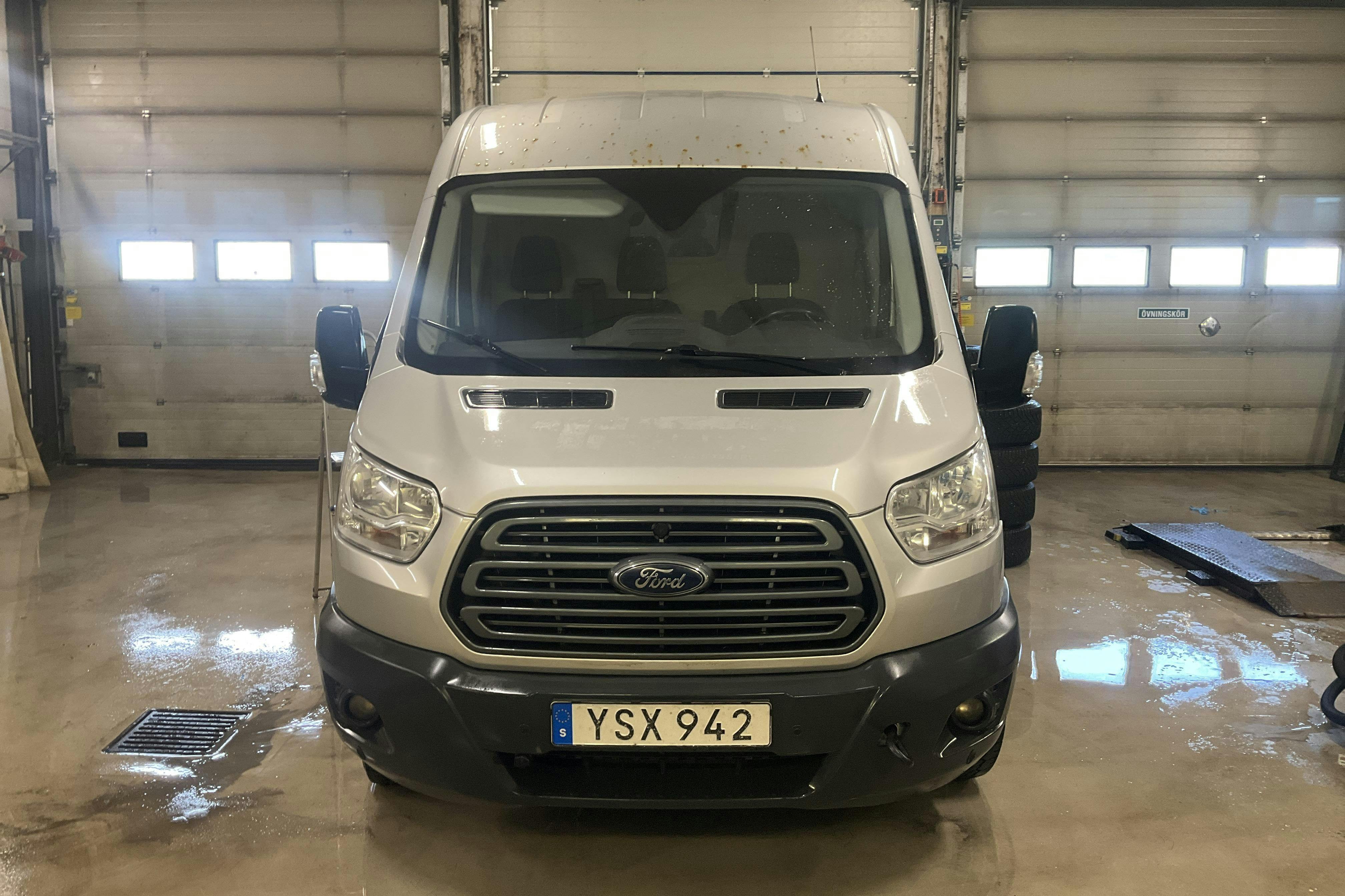 Ford Transit 350 2.0 TDCi 2WD Skåp (170hk) - 199 400 km - Manual - gray - 2018