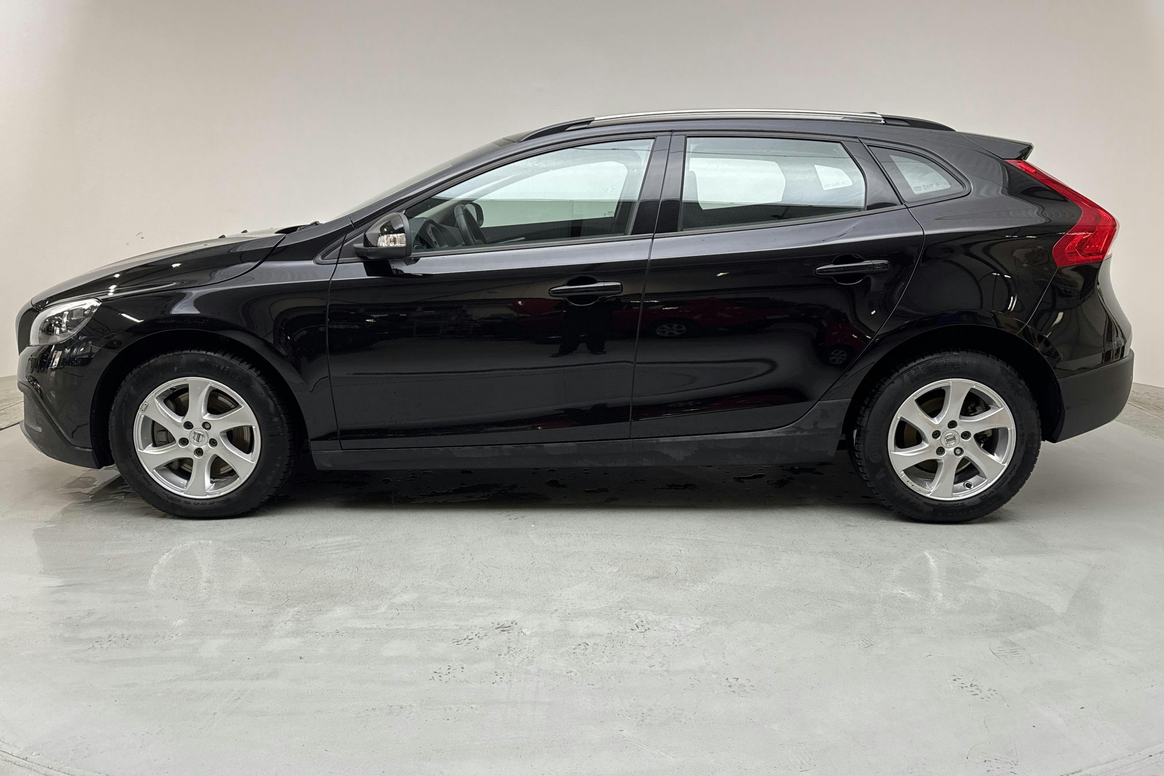 Volvo V40 Cross Country D2 (120hk) - 24 760 km - Automatic - black - 2017