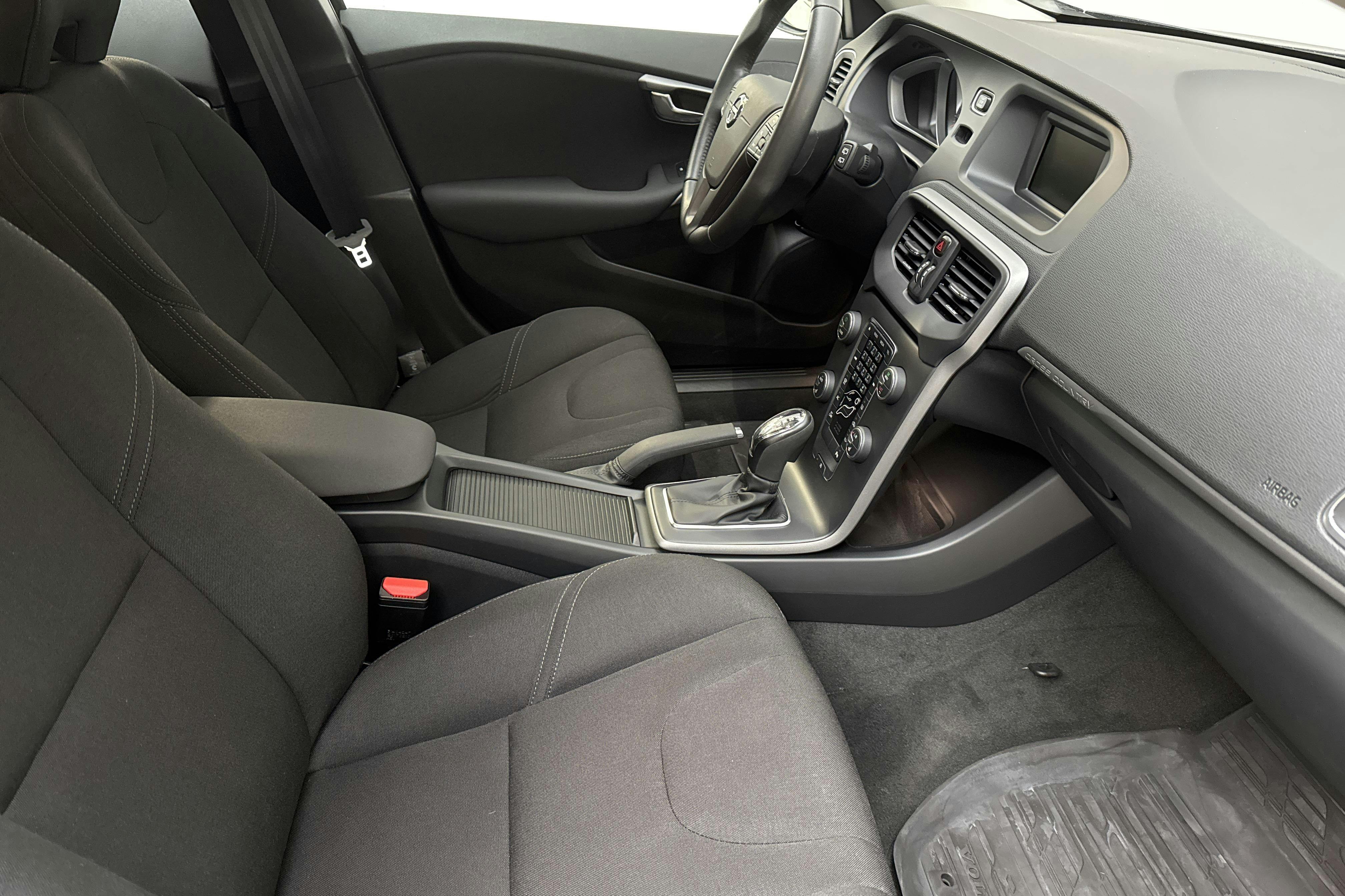 Volvo V40 Cross Country D2 (120hk) - 24 760 km - Automatyczna - czarny - 2017