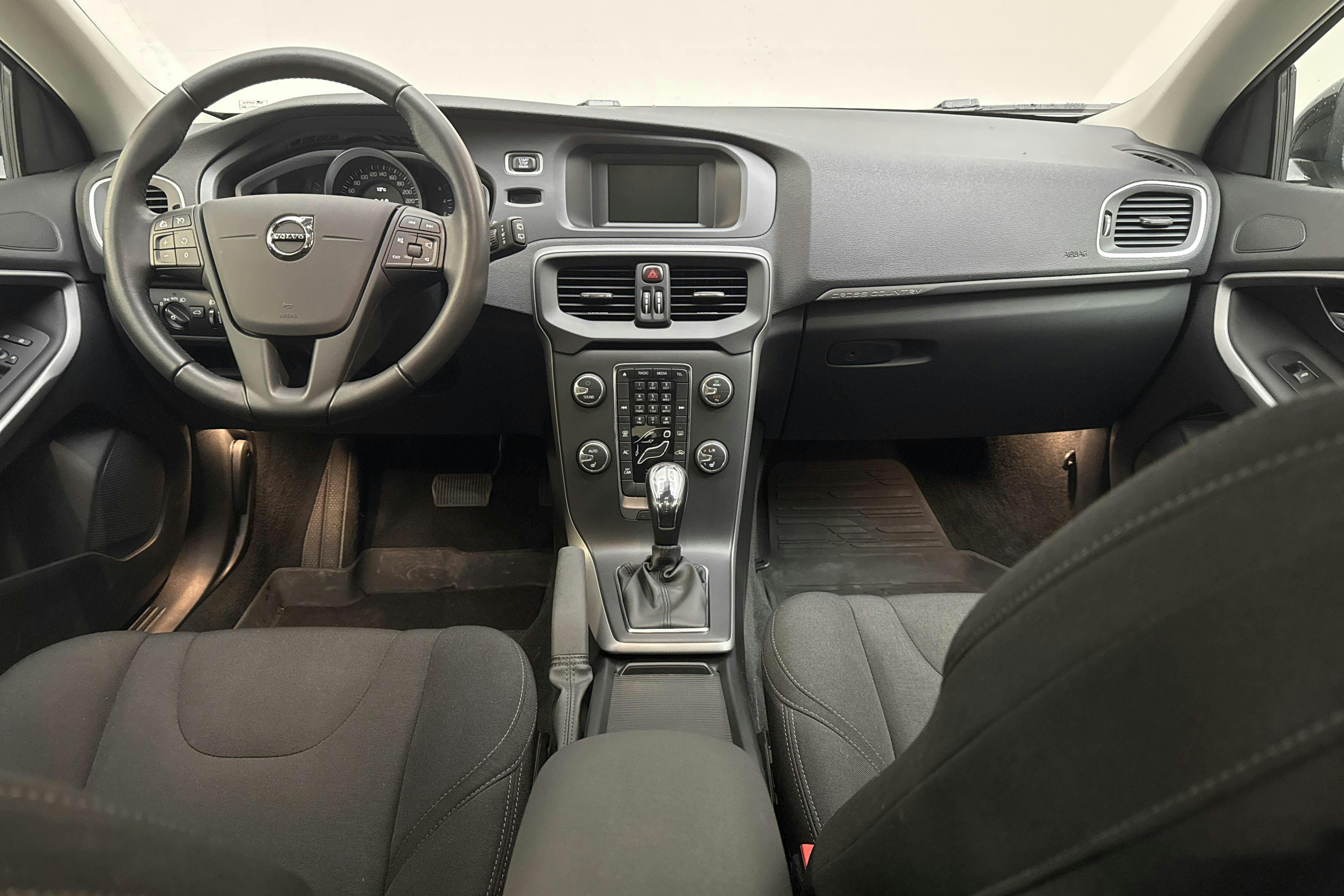 Volvo V40 Cross Country D2 (120hk) - 24 760 km - Automatyczna - czarny - 2017
