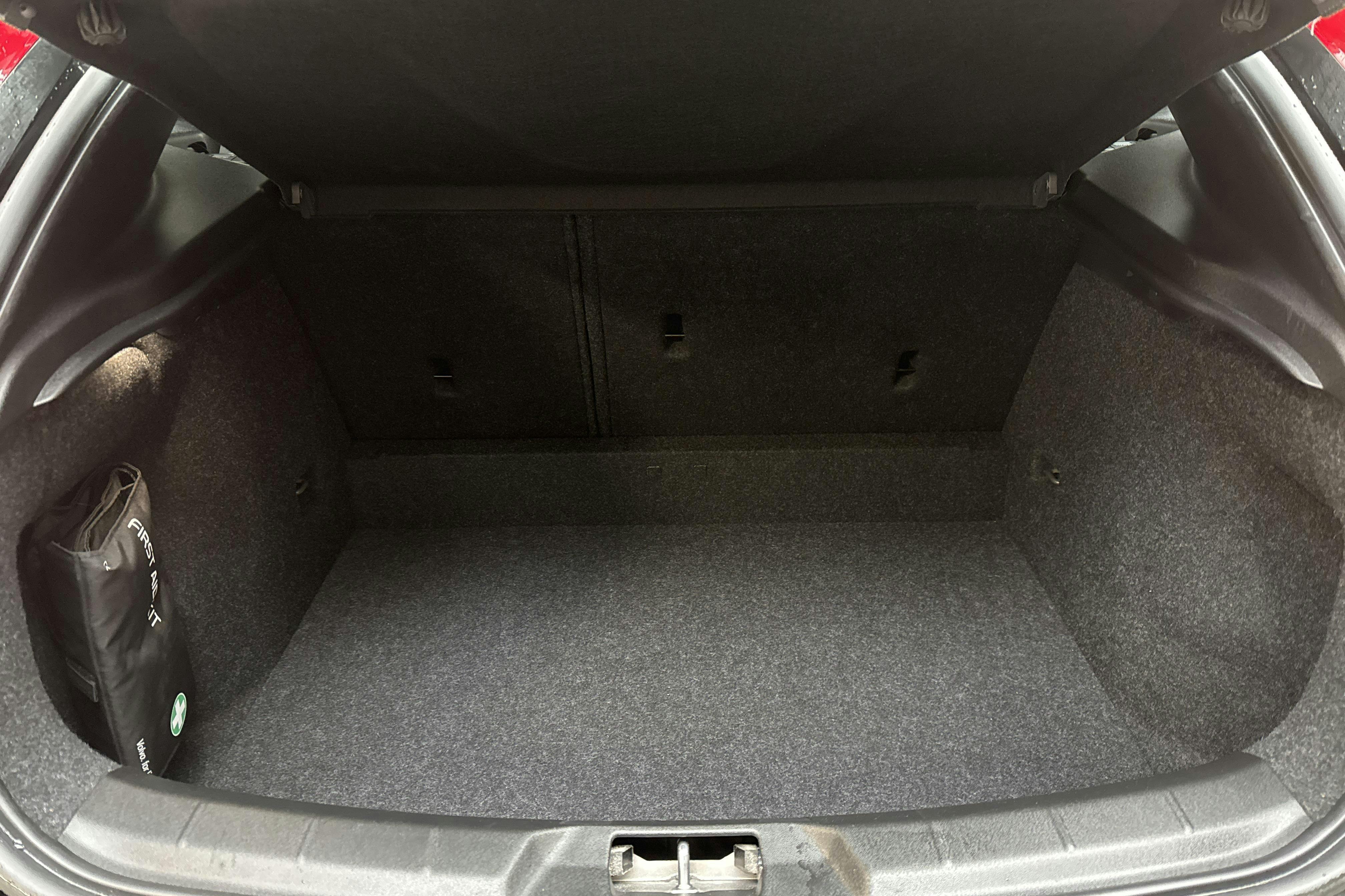 Volvo V40 Cross Country D2 (120hk) - 24 760 km - Automatyczna - czarny - 2017