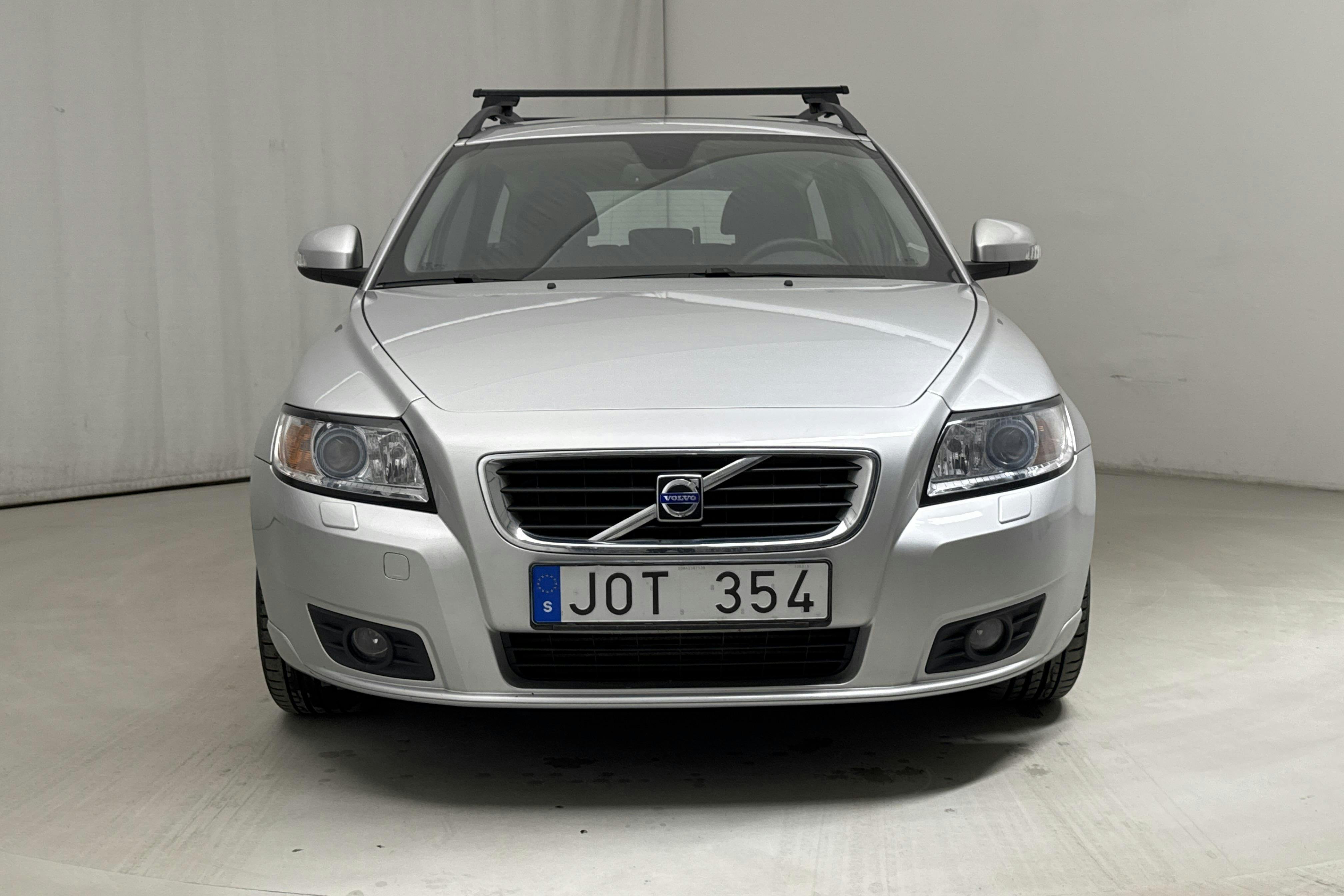 Volvo V50 2.0D (136hk) - 71 830 km - Automaatne - Light Grey - 2010