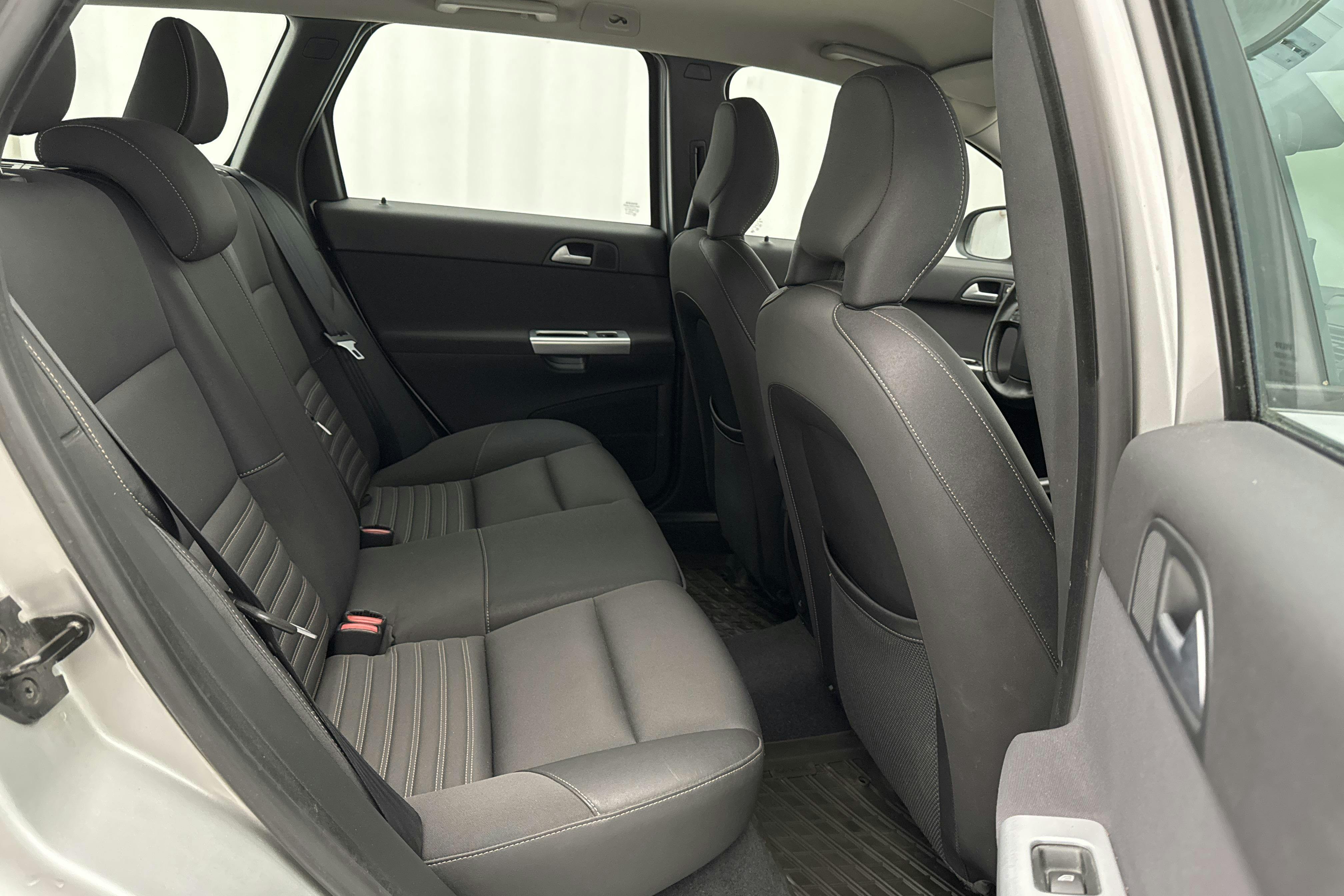 Volvo V50 2.0D (136hk) - 71 830 km - Automaatne - Light Grey - 2010