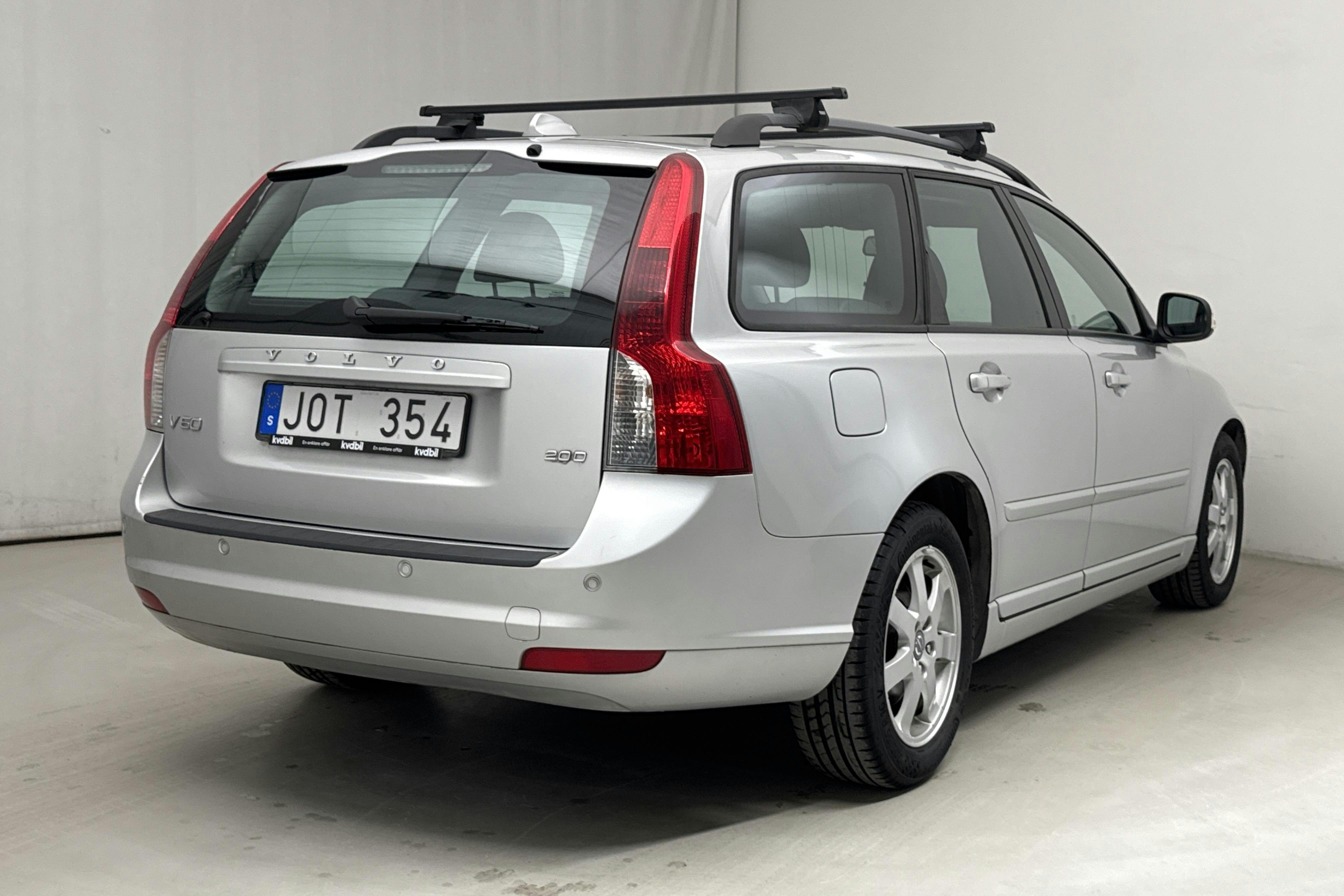 Volvo V50 2.0D (136hk) - 71 830 km - Automaatne - Light Grey - 2010
