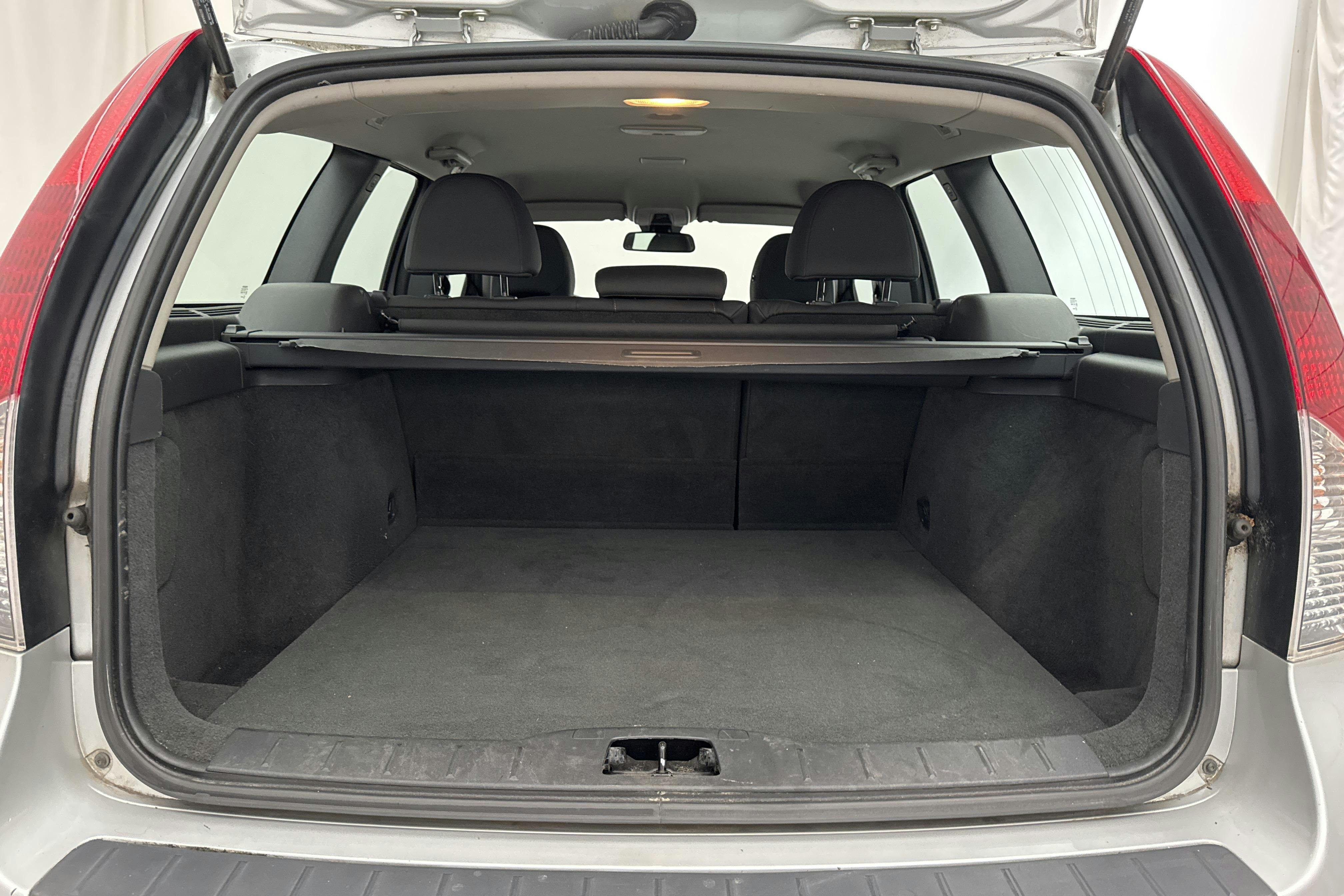 Volvo V50 2.0D (136hk) - 71 830 km - Automaatne - Light Grey - 2010