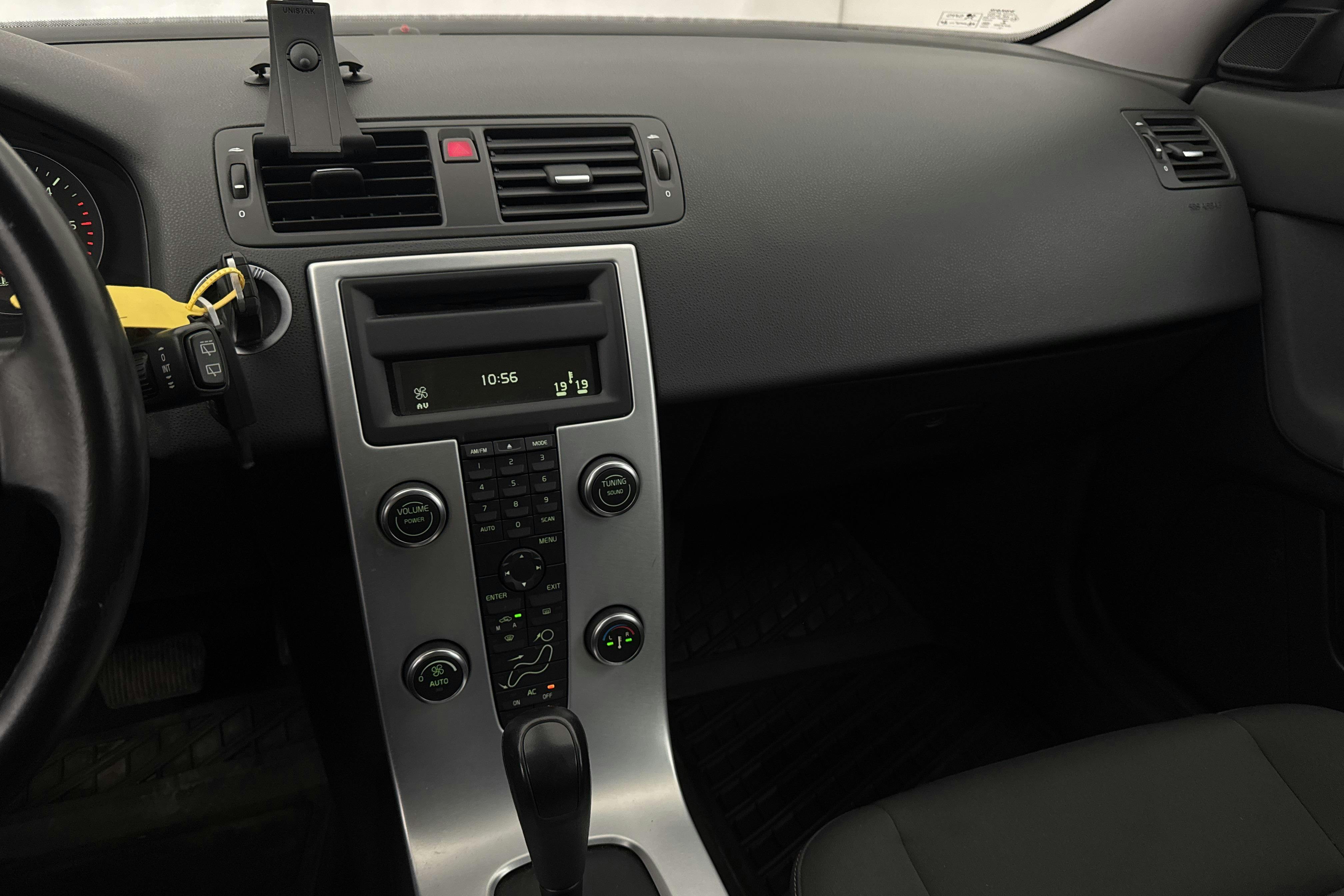 Volvo V50 2.0D (136hk) - 71 830 km - Automaatne - Light Grey - 2010