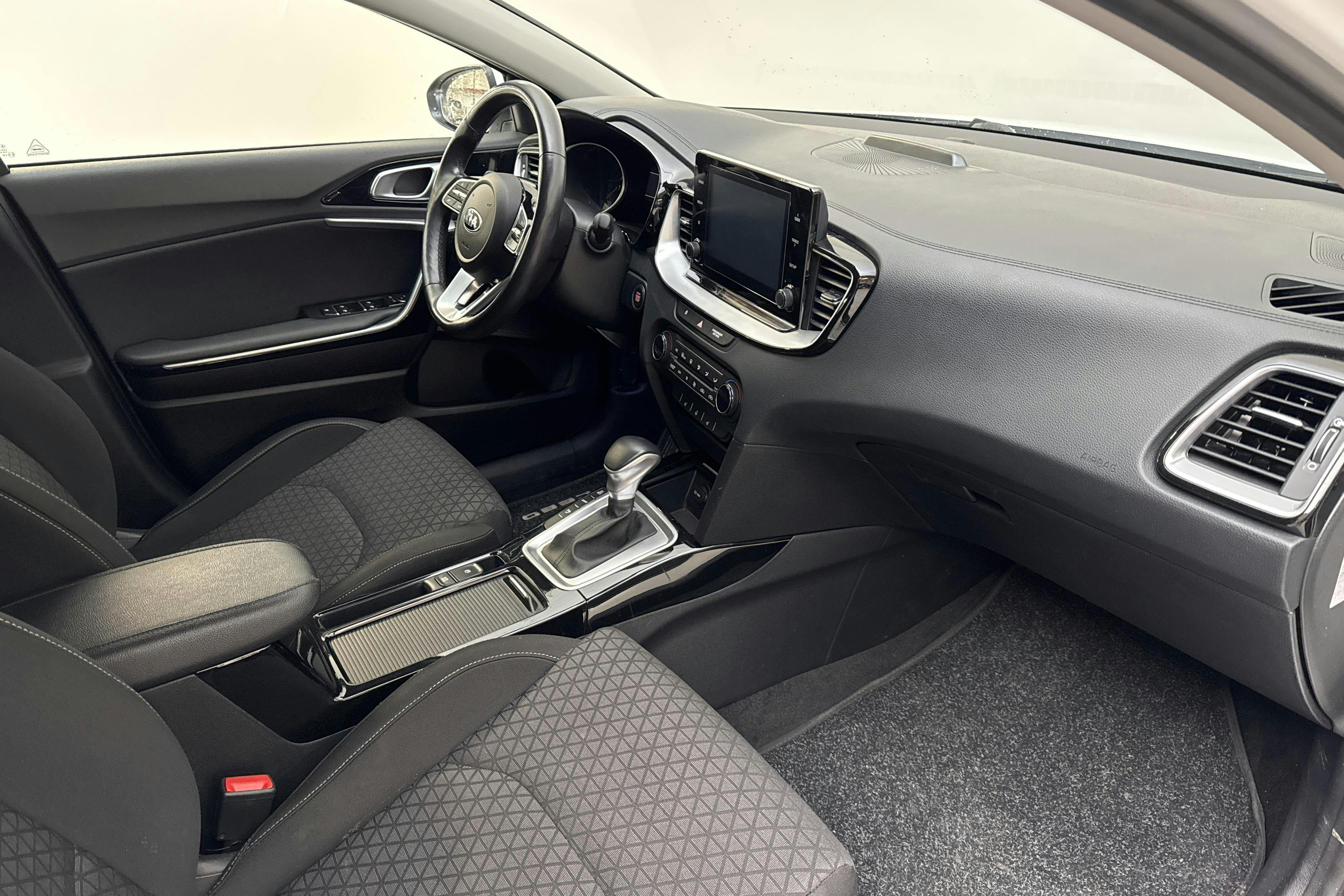 KIA Ceed 1.6 Plug-in Hybrid SW (141hk) - 64 060 km - Automatyczna - biały - 2021