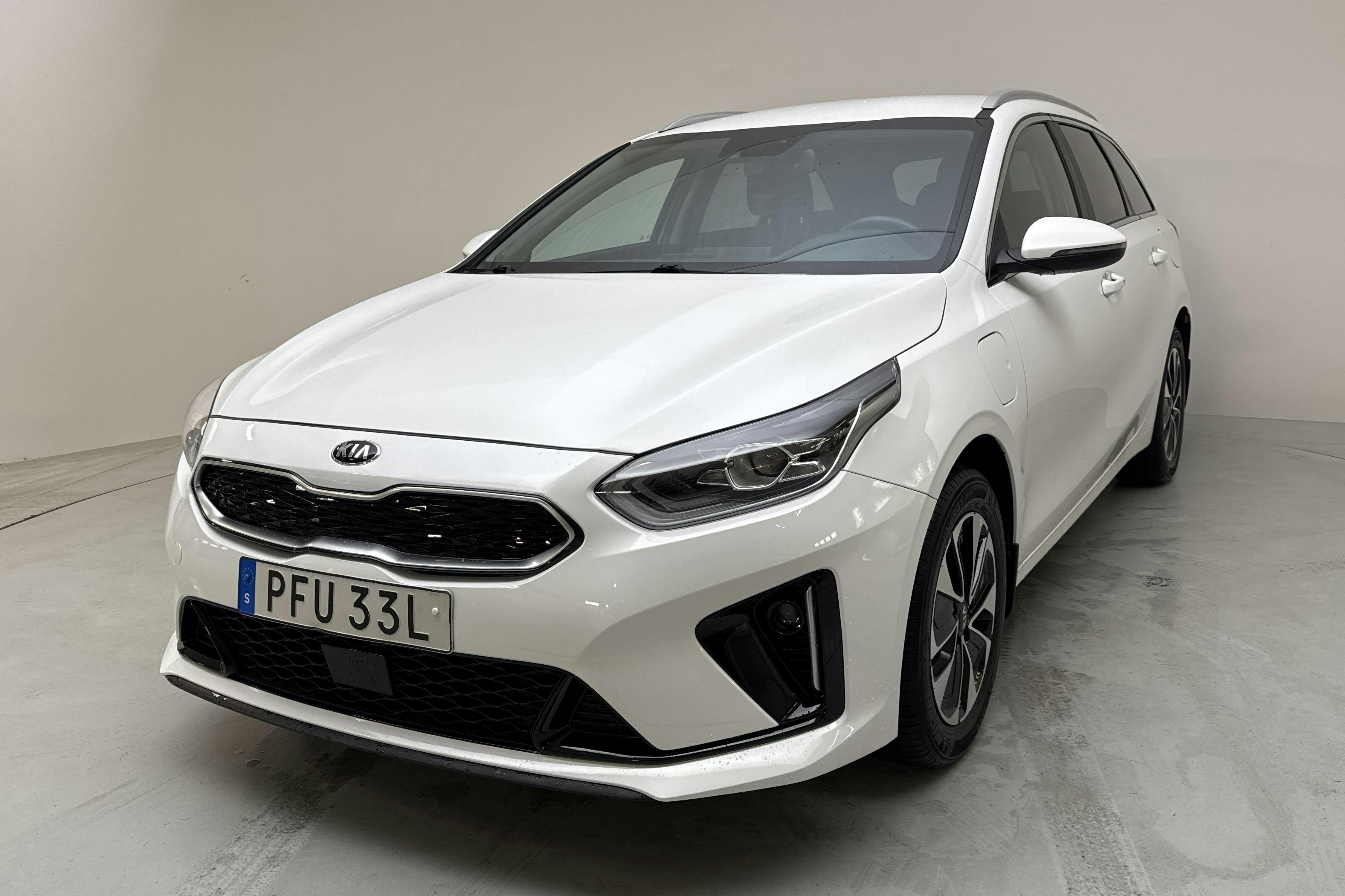 KIA Ceed 1.6 Plug-in Hybrid SW (141hk) - 64 060 km - Automatyczna - biały - 2021