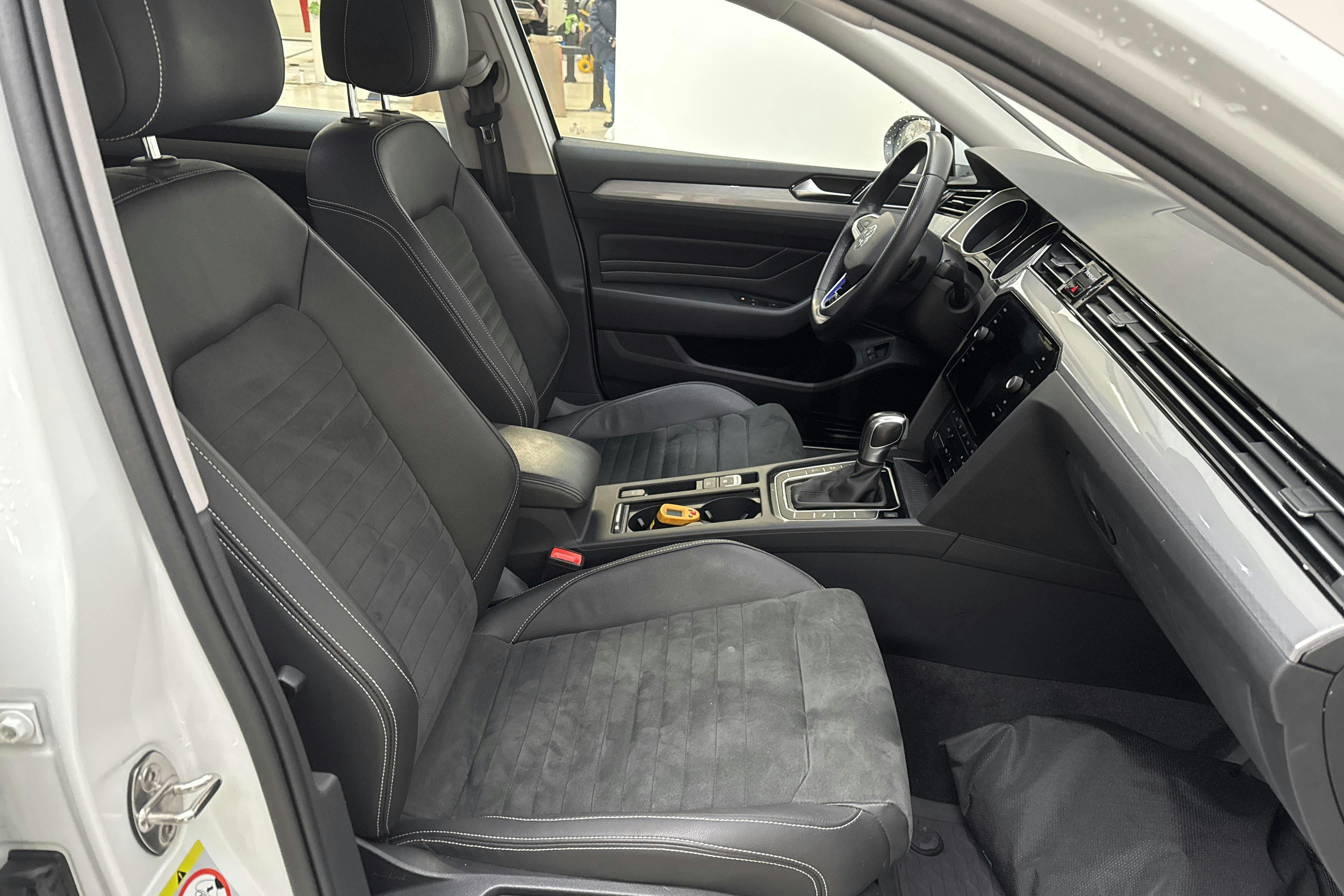 VW Passat 1.4 GTE Sportscombi (218hk) - 102 960 km - Automaatne - valge - 2022