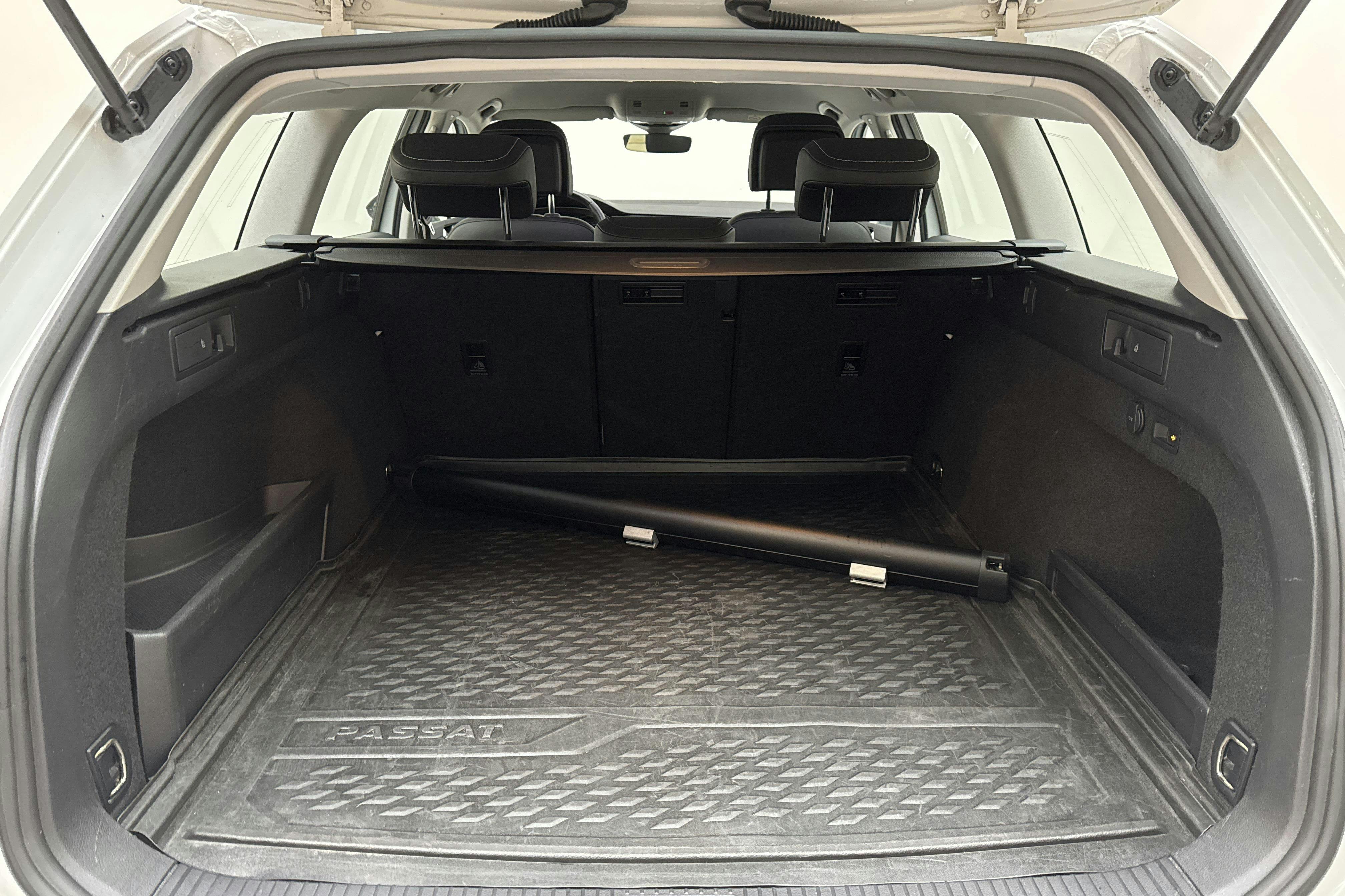 VW Passat 1.4 GTE Sportscombi (218hk) - 102 960 km - Automaatne - valge - 2022