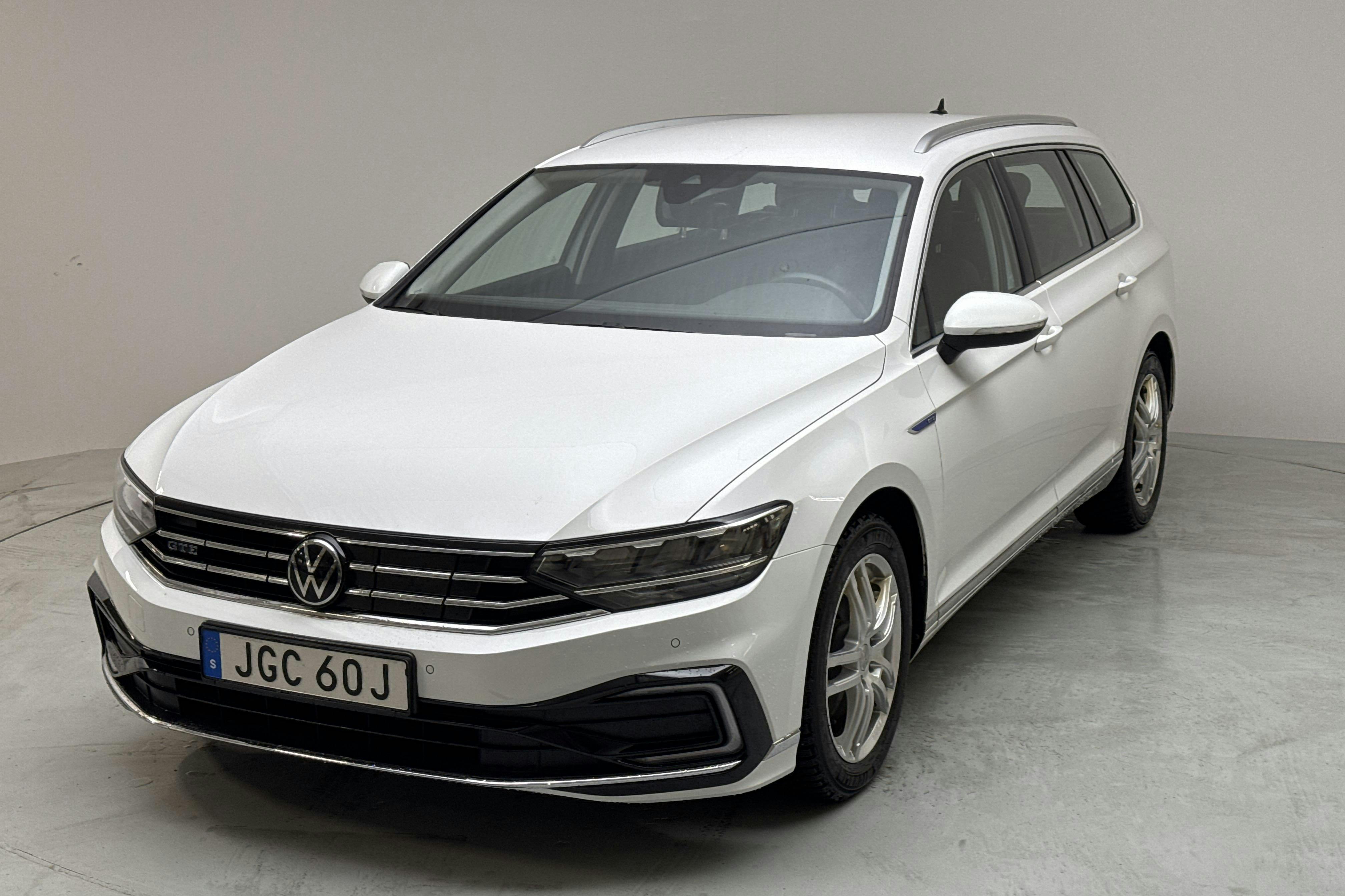 VW Passat 1.4 GTE Sportscombi (218hk) - 102 960 km - Automaatne - valge - 2022