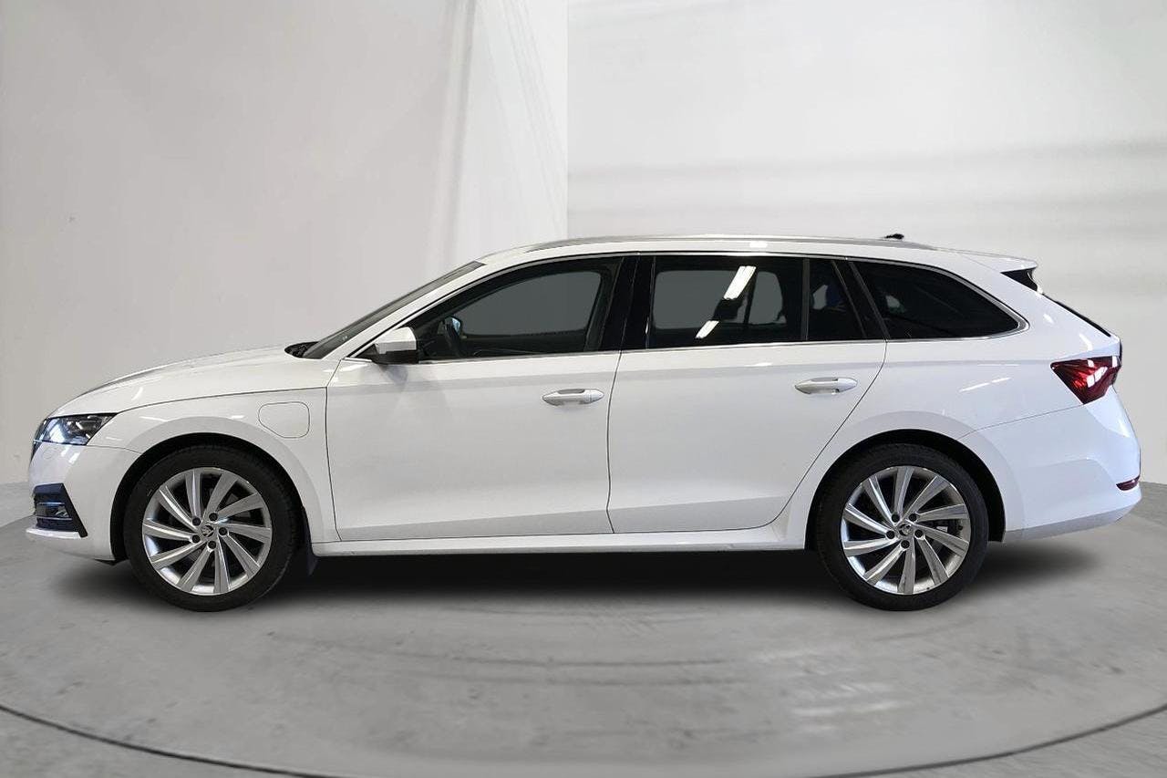 Skoda Octavia 1.4 iV PHEV Combi (204hk) - 68 430 km - Automatic - white - 2021