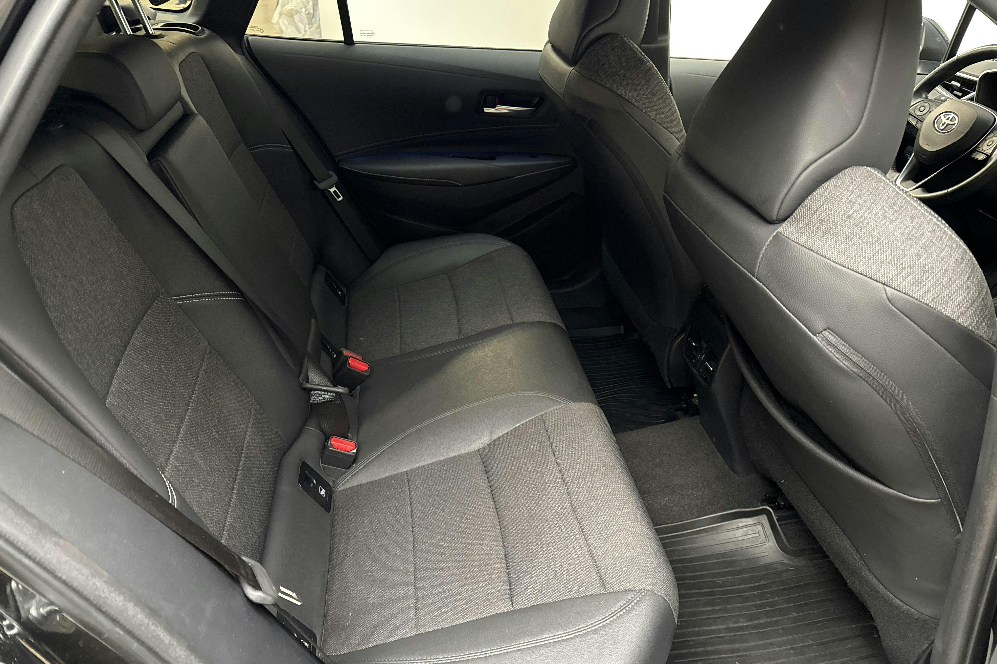 Toyota Corolla 1.8 Hybrid Touring Sports (122hk) - 31 990 km - Automatic - black - 2022