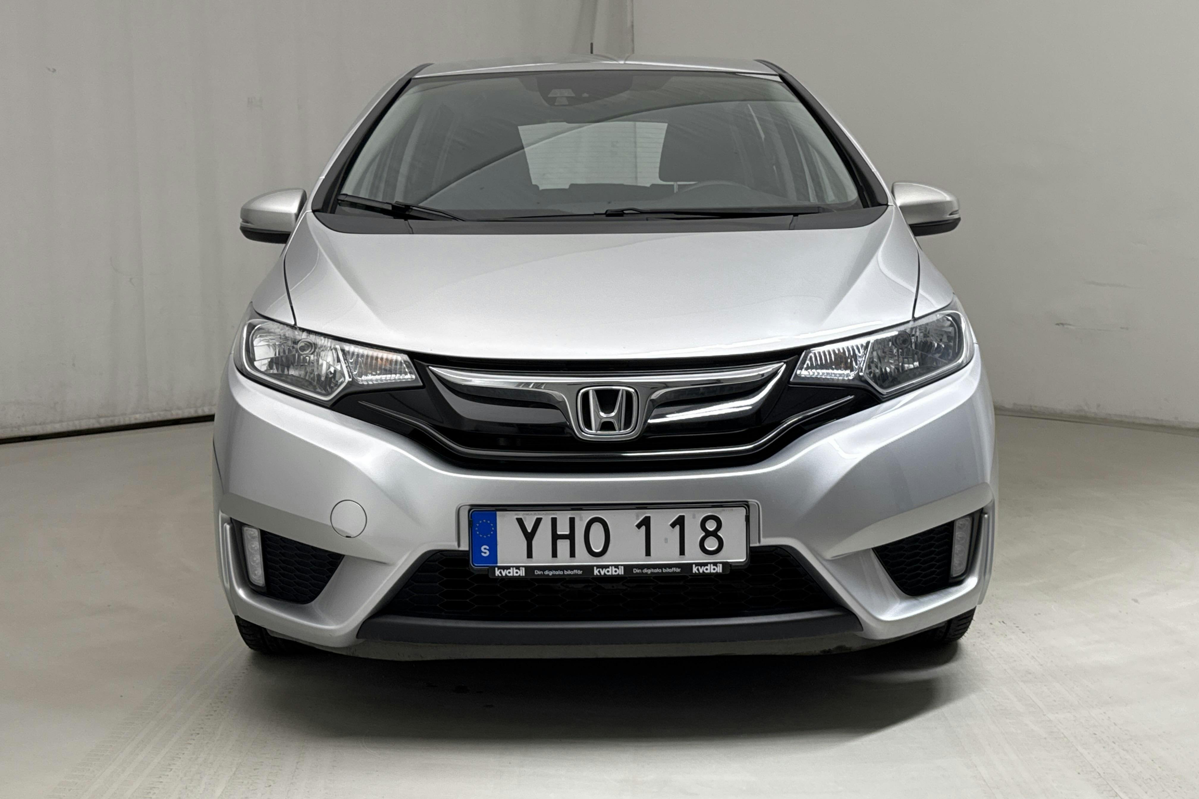 Honda Jazz 1.3 (102hk) - 15 130 km - Automatic - silver - 2016