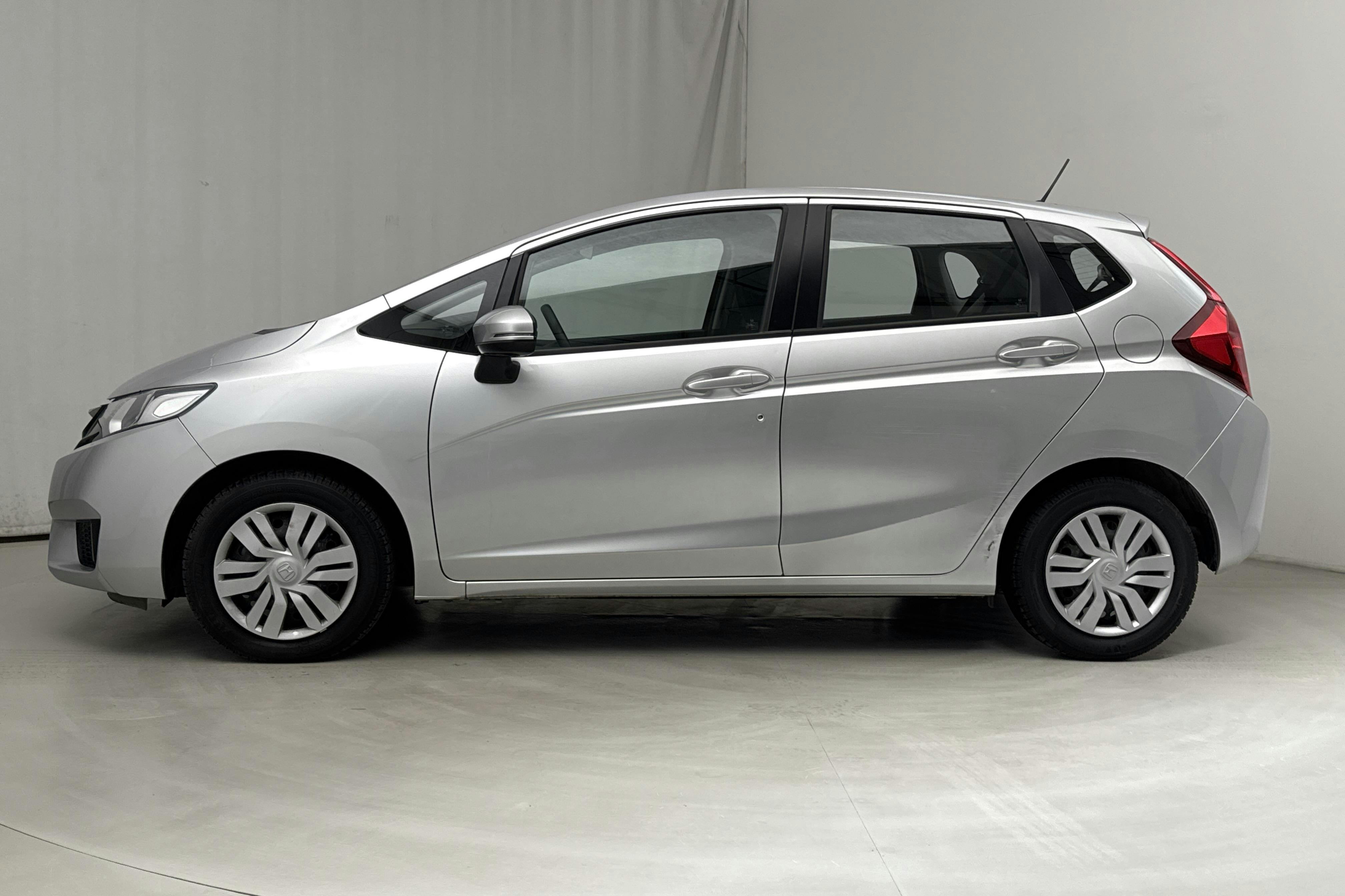 Honda Jazz 1.3 (102hk) - 15 130 km - Automatic - silver - 2016
