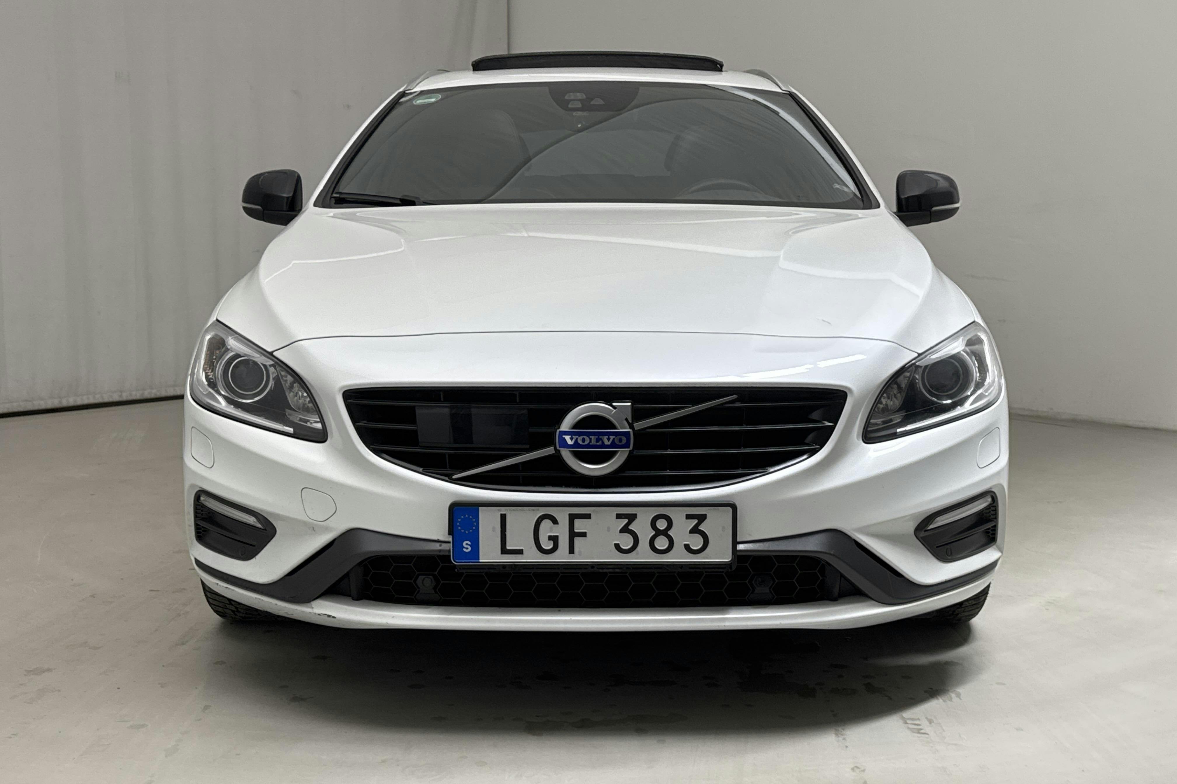Volvo V60 D6 AWD Twin Engine (220hk) - 153 760 km - Automatic - white - 2016
