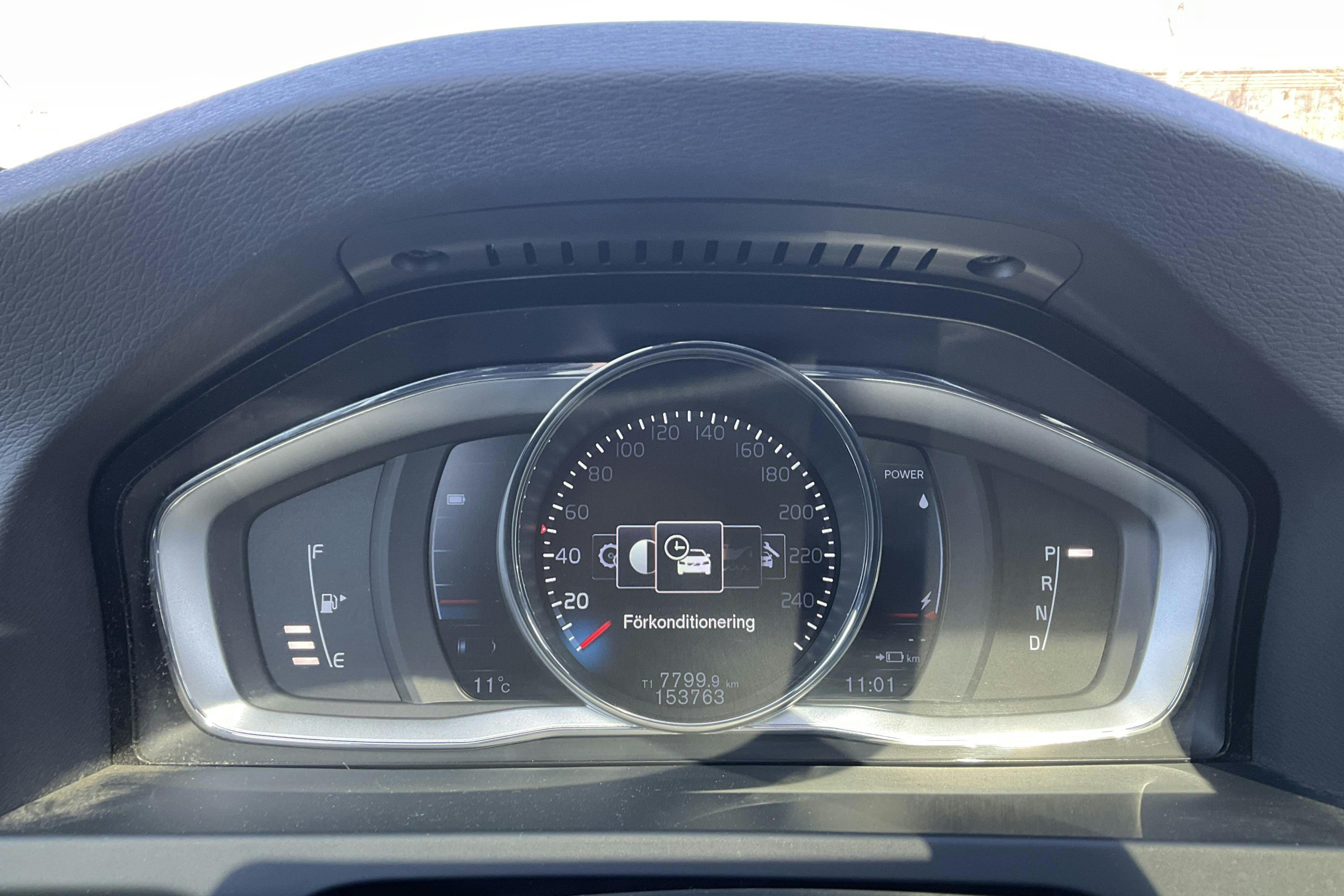 Volvo V60 D6 AWD Twin Engine (220hk) - 153 760 km - Automatic - white - 2016