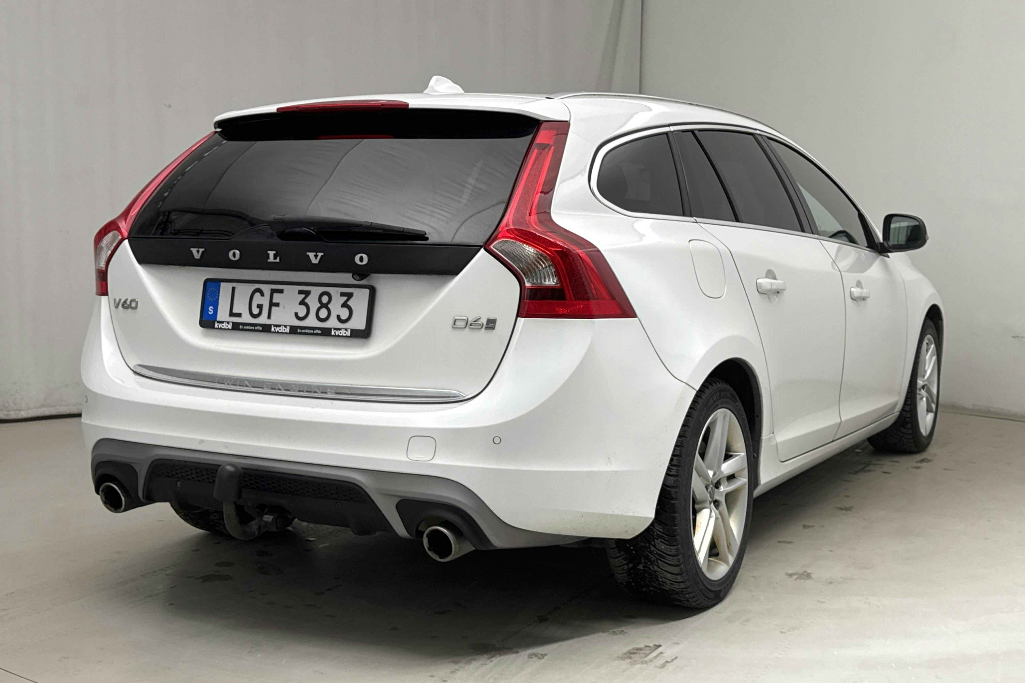 Volvo V60 D6 AWD Twin Engine (220hk) - 153 760 km - Automatic - white - 2016