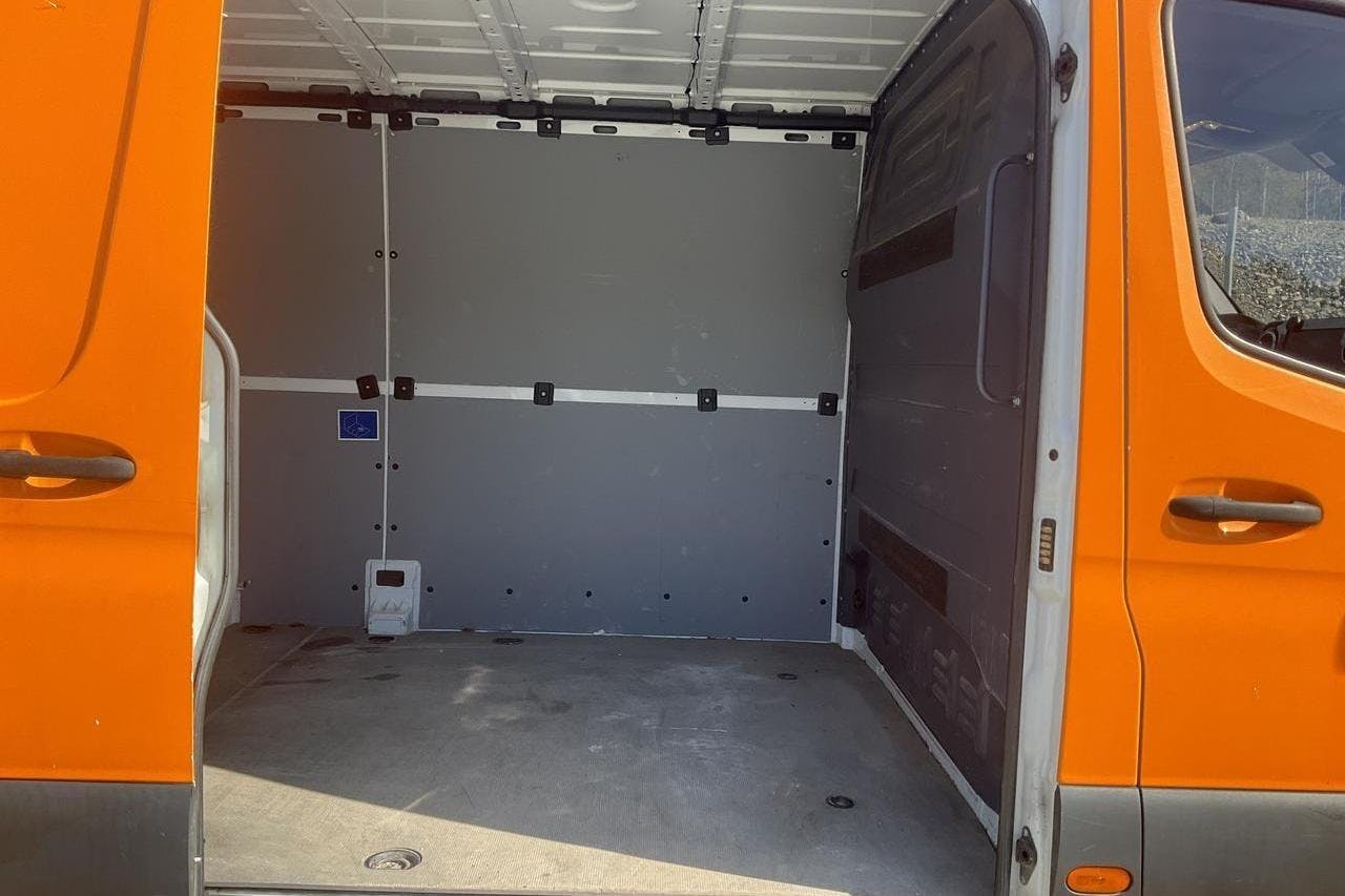 Mercedes Sprinter 211 CDI Skåp 2WD (114hk) - 238 430 km - Automaatne - valge - 2019