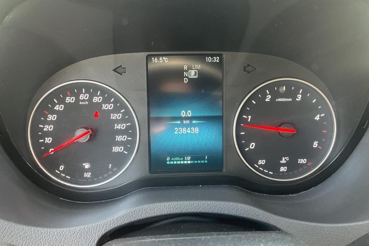Mercedes Sprinter 211 CDI Skåp 2WD (114hk) - 238 430 km - Automaatne - valge - 2019