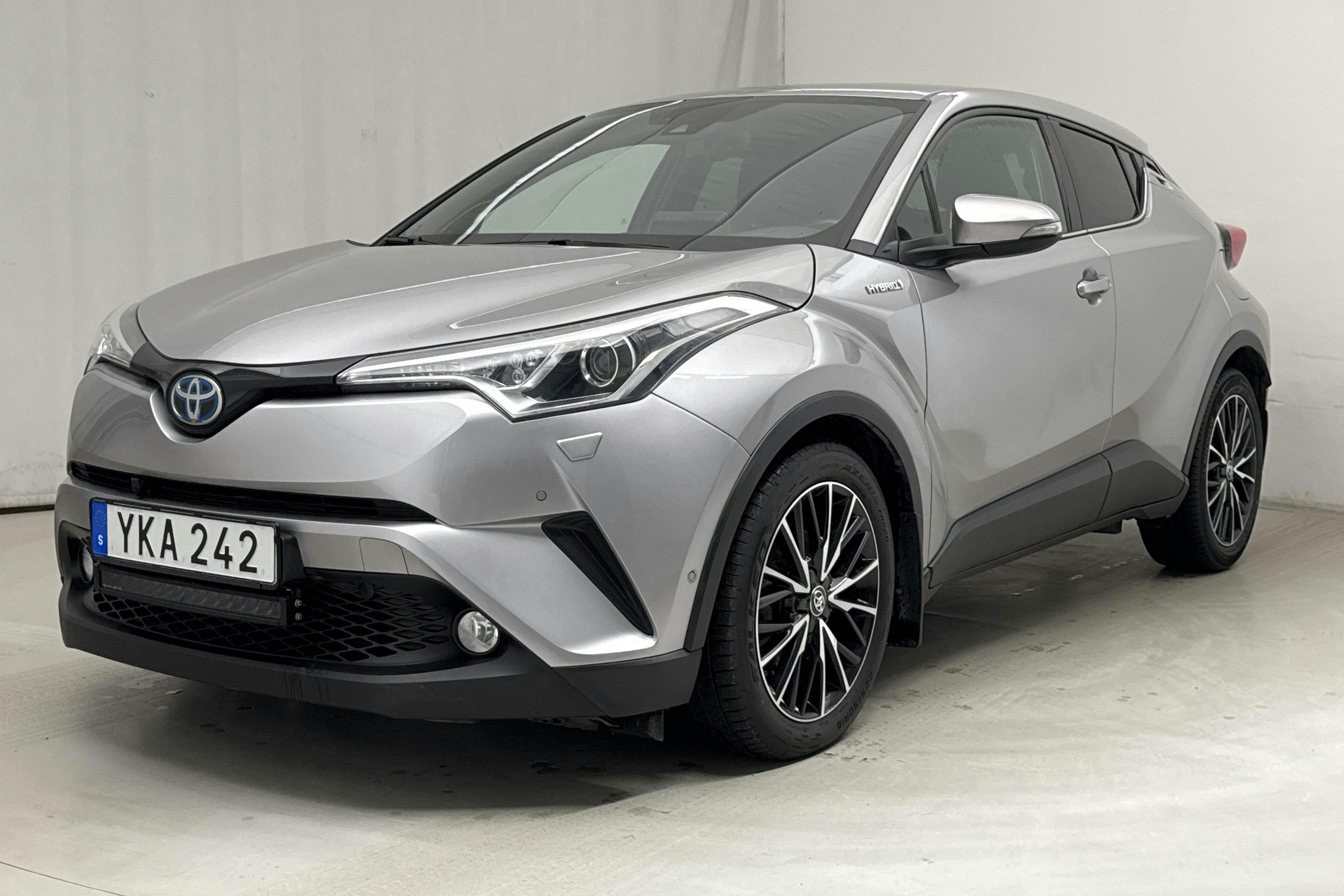 Toyota C-HR 1.8 HSD (122hk) - 81 620 km - Automaatne - Dark Grey - 2017