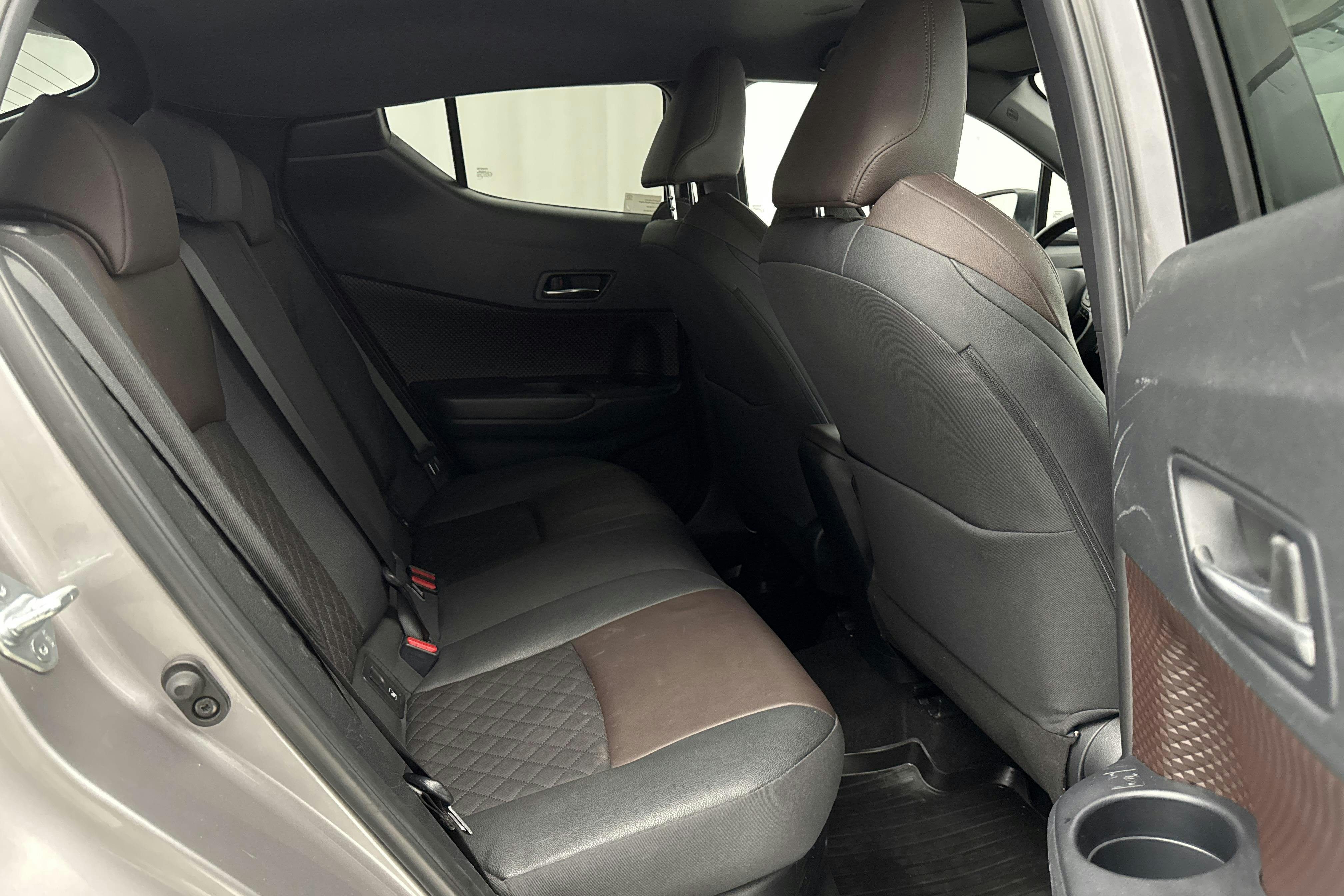 Toyota C-HR 1.8 HSD (122hk) - 81 620 km - Automaatne - Dark Grey - 2017