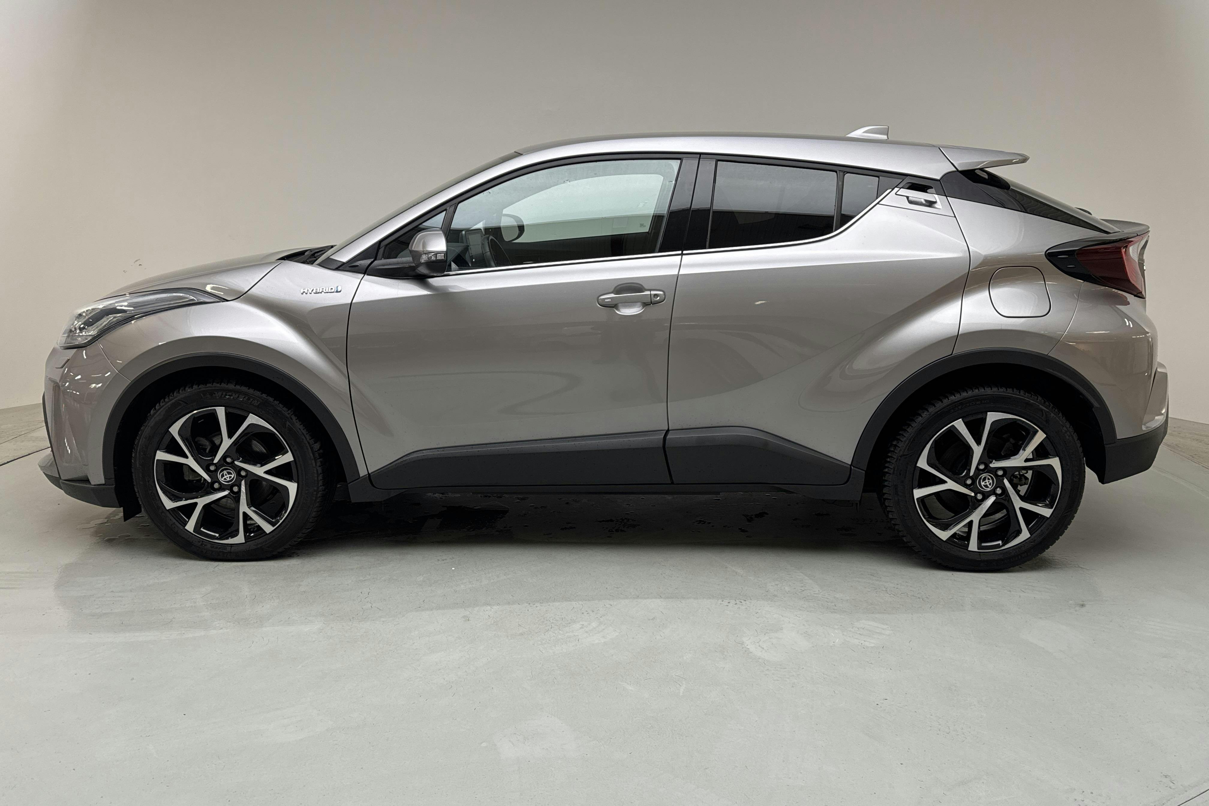 Toyota C-HR 1.8 HSD (122hk) - 2 192 mil - Automat - Dark Grey - 2021