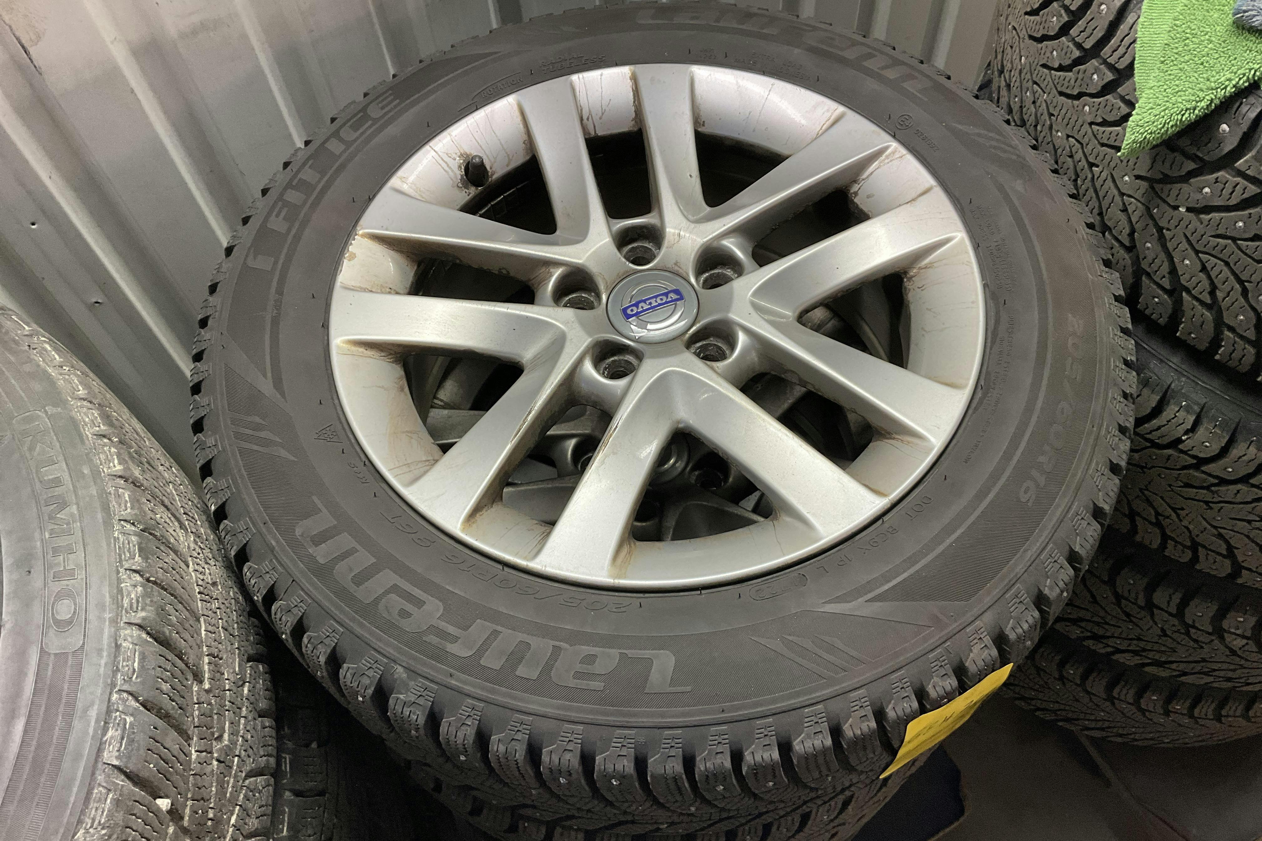 Volvo V60 D4 (181hk) - 160 620 km - Automatic - white - 2015