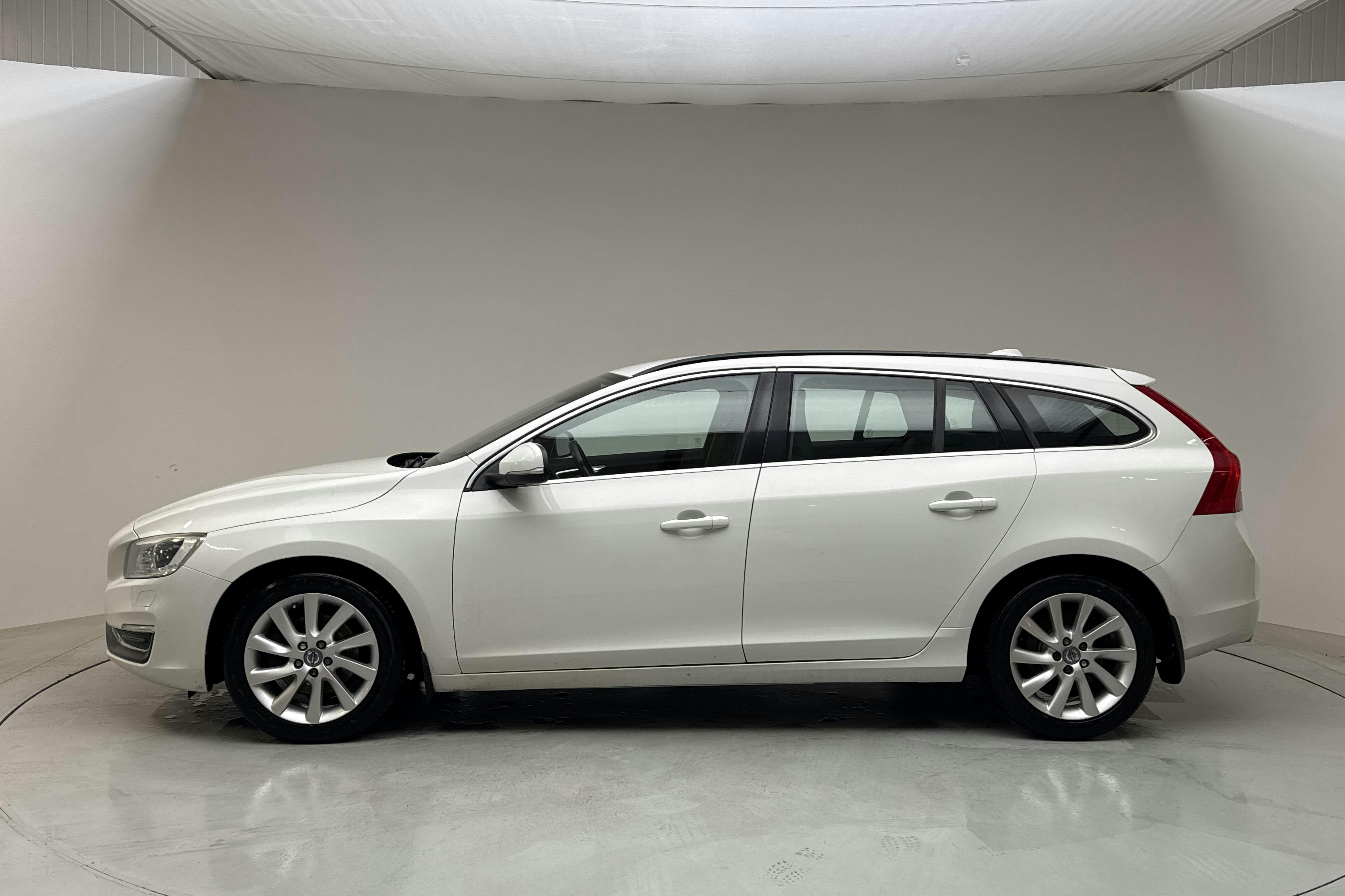 Volvo V60 D4 (181hk) - 160 620 km - Automatic - white - 2015