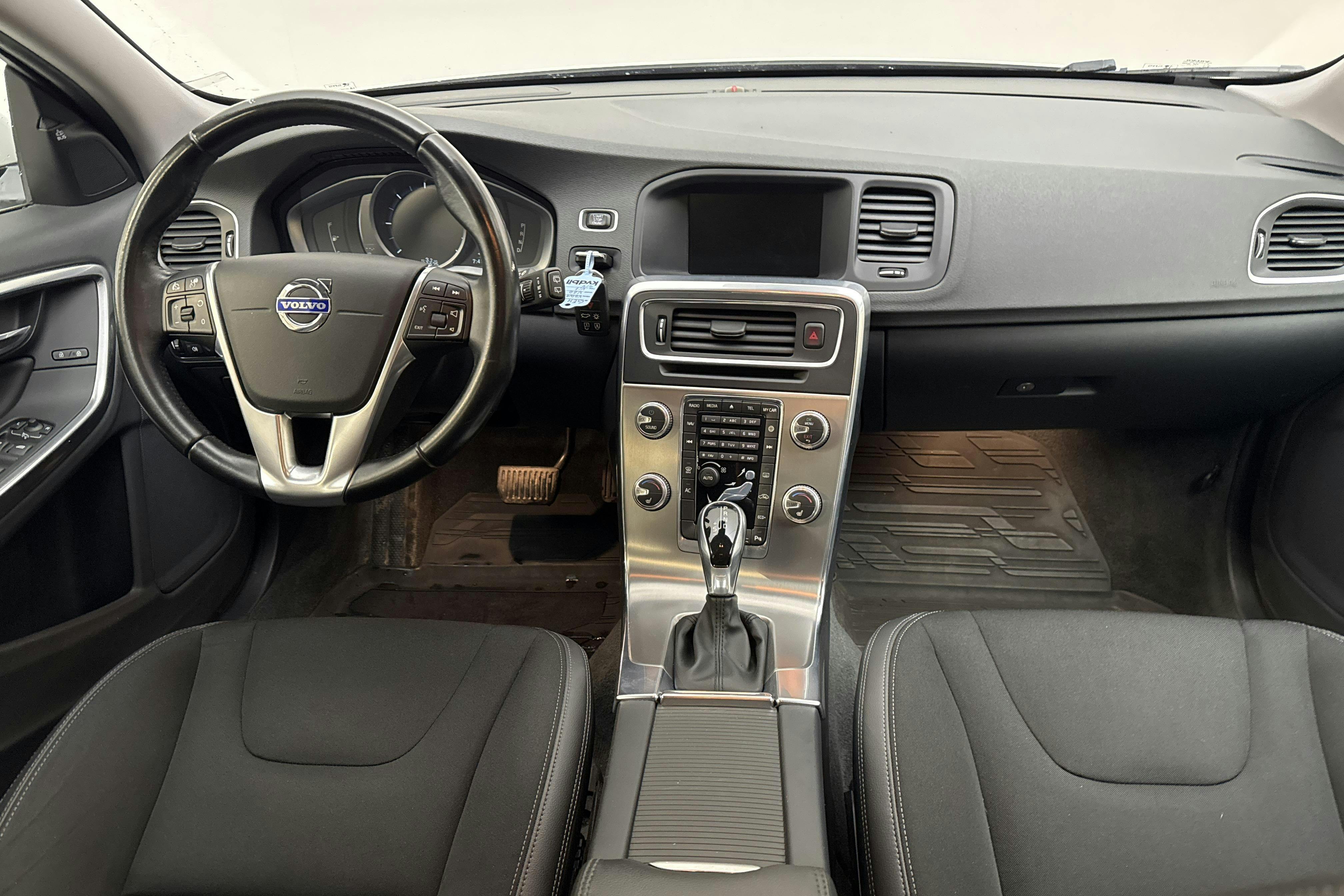 Volvo V60 D4 (181hk) - 160 620 km - Automatic - white - 2015
