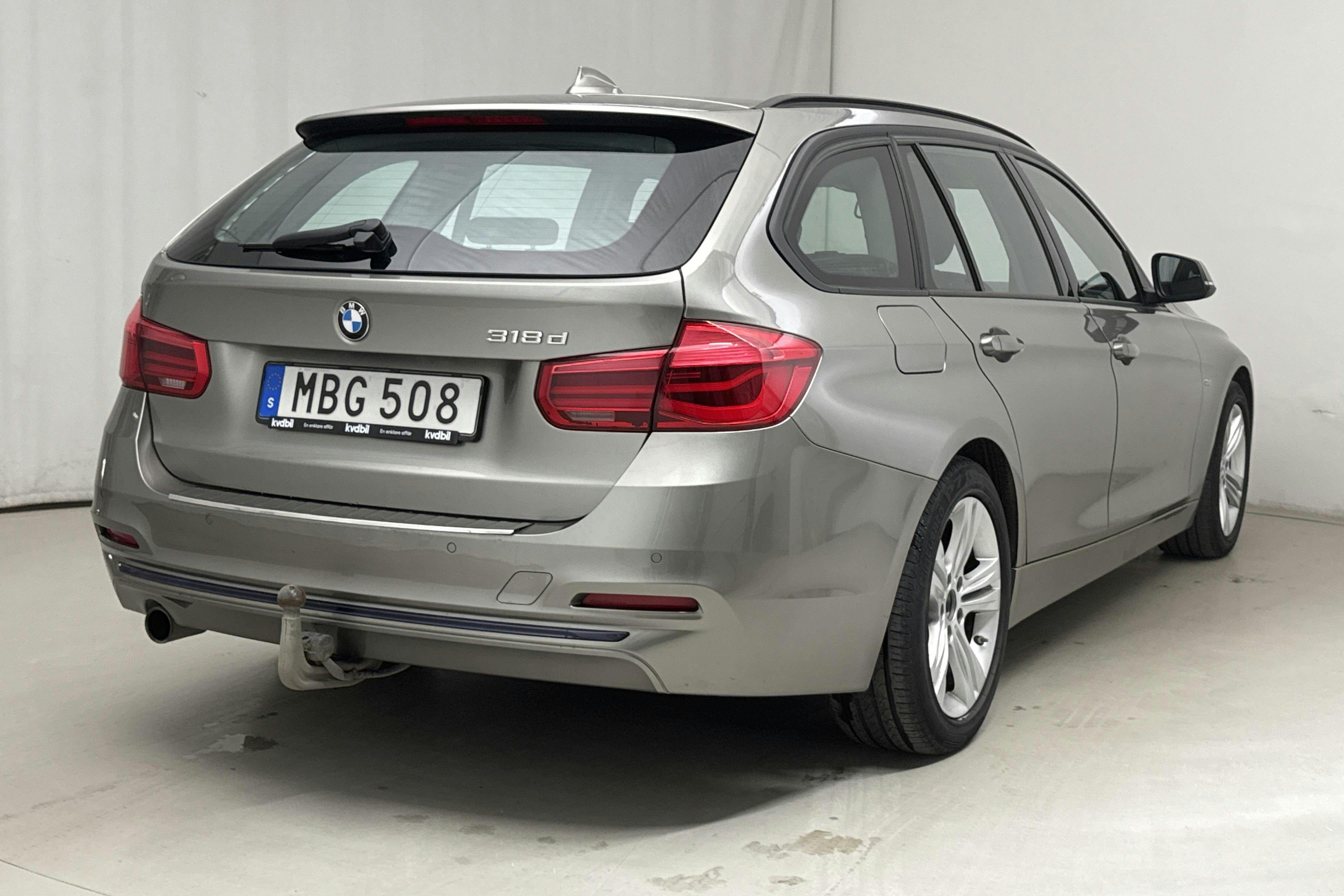 BMW 318d Touring, F31 (150hk) - 144 270 km - Automatic - silver - 2016