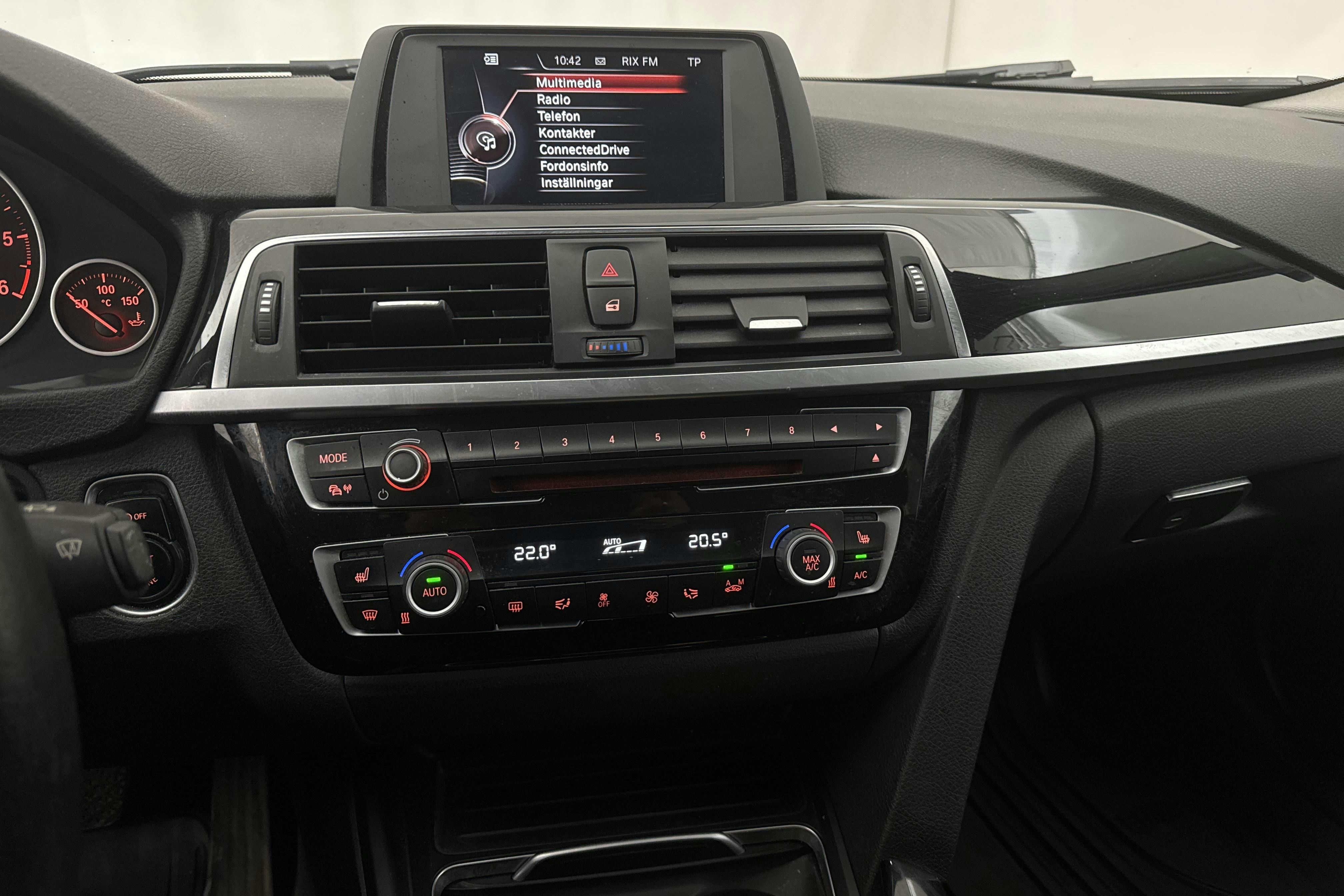 BMW 318d Touring, F31 (150hk) - 144 270 km - Automatic - silver - 2016