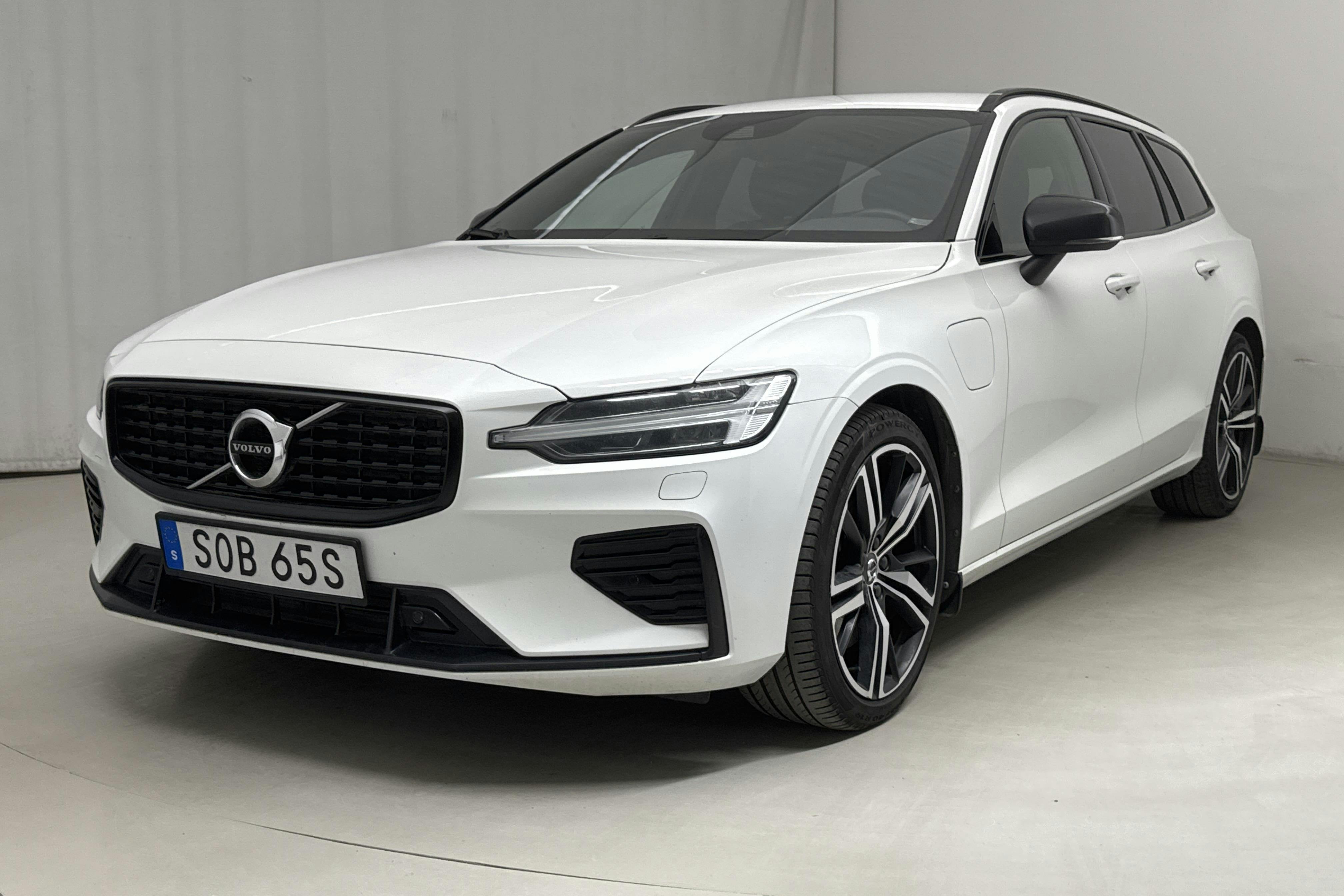 Volvo V60 T6 AWD Recharge (340hk) - 12 483 mil - Automat - vit - 2022