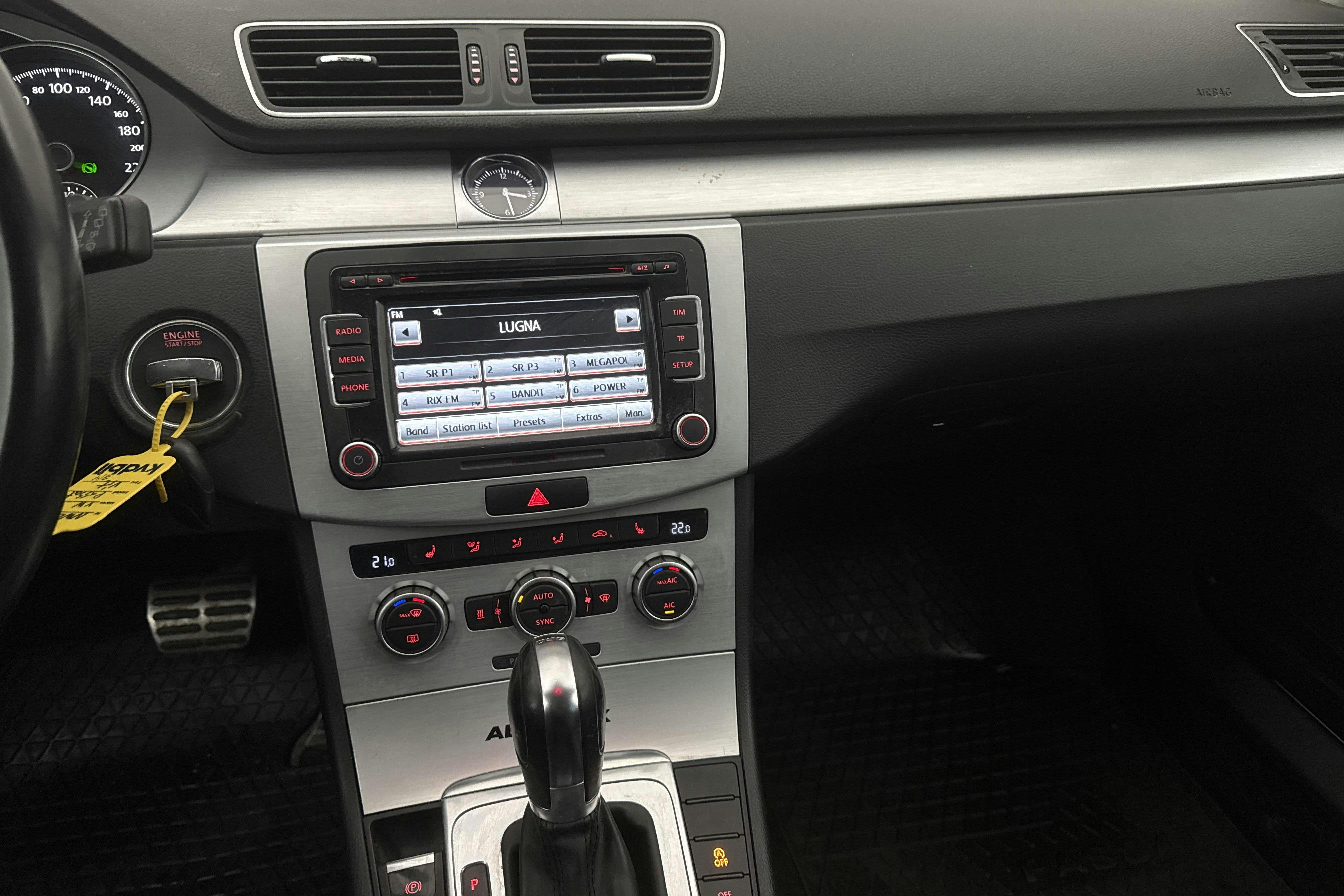 VW Passat Alltrack 2.0 TDI BlueMotion Technology 4Motion (177hk) - 18 489 mil - Automat - vit - 2014
