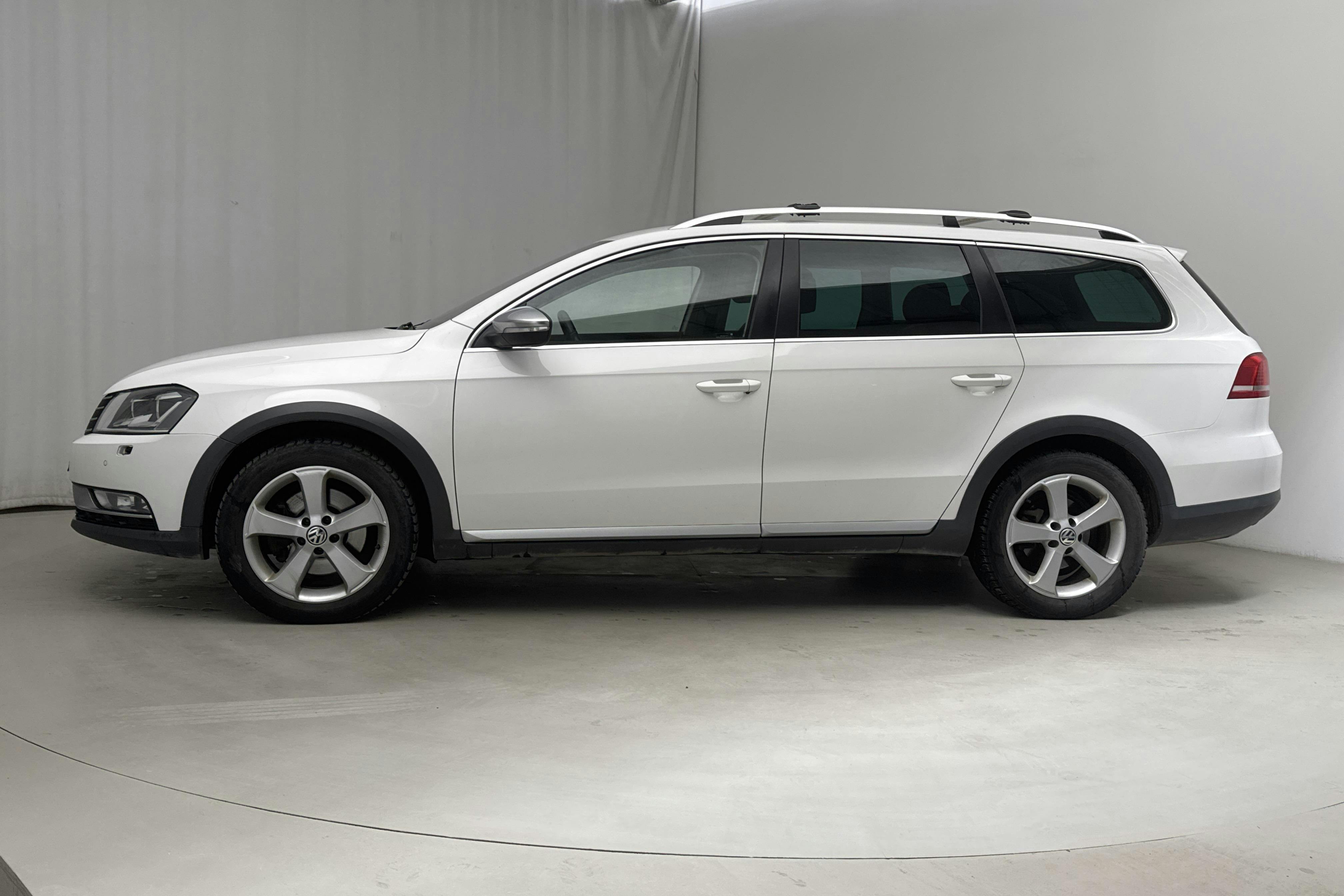 VW Passat Alltrack 2.0 TDI BlueMotion Technology 4Motion (177hk) - 18 489 mil - Automat - vit - 2014