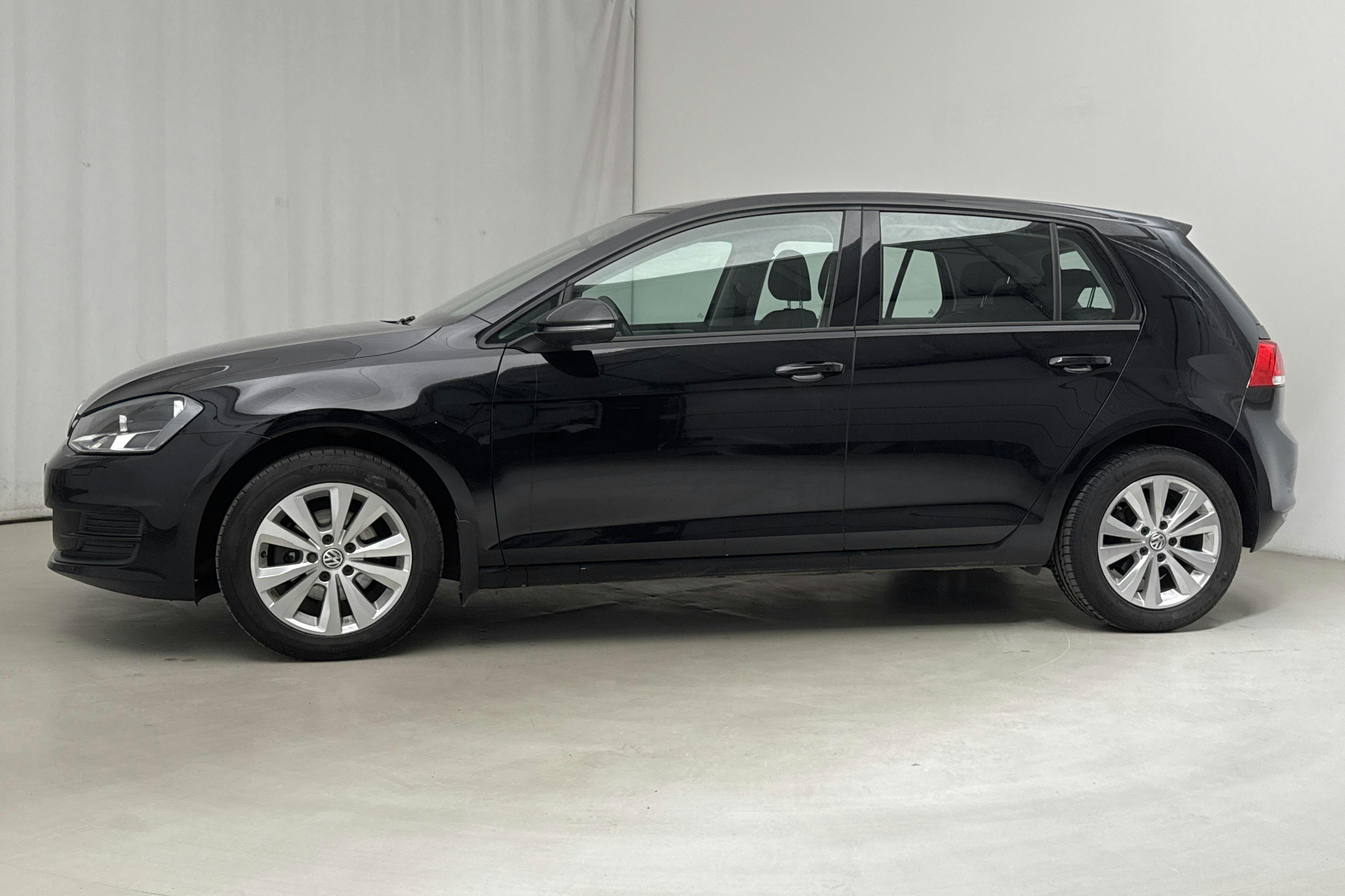 VW Golf VII 1.2 TSI 5dr (110hk) - 104 990 km - Manual - black - 2016