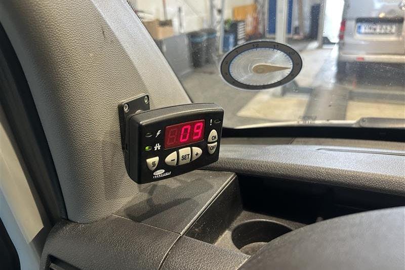 Mercedes Sprinter 213 CDI (129hk) - 291 120 km - Automatic - white - 2016