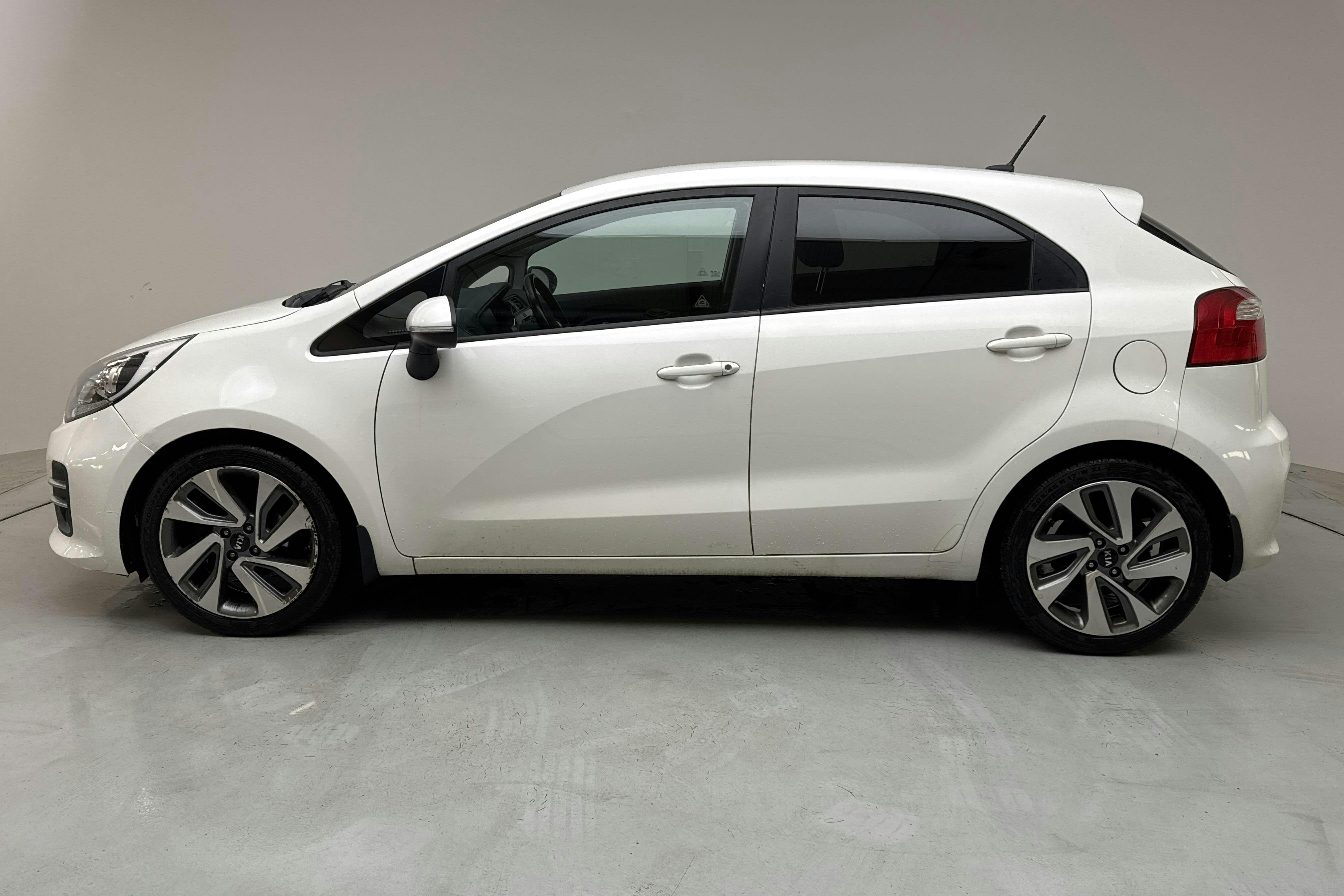KIA Rio 1.2 (85hk) - 67 260 km - Manual - white - 2016